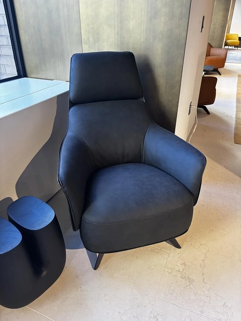 KAORI LOUNGE WITH SWIVEL BASE