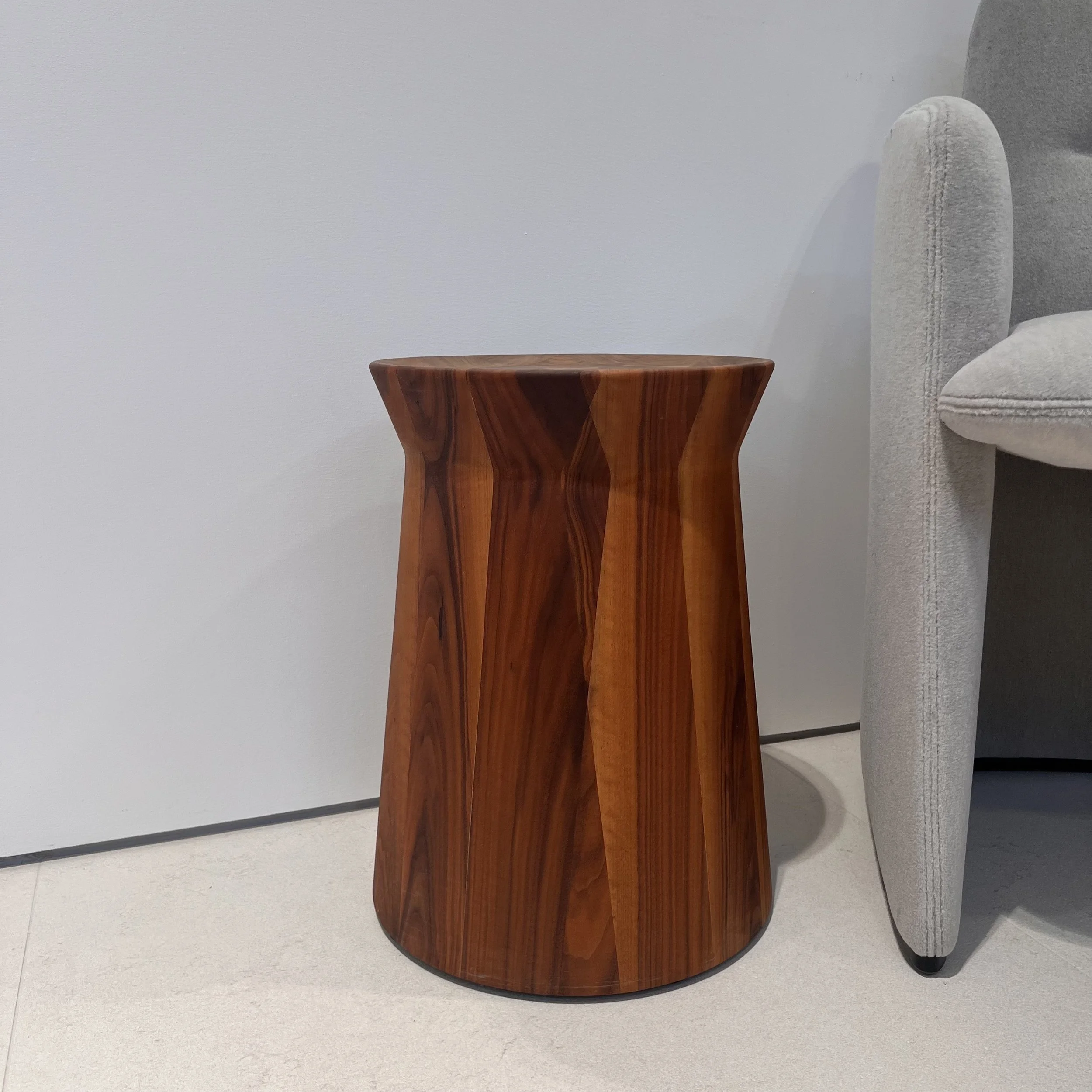 DAMA TABLE