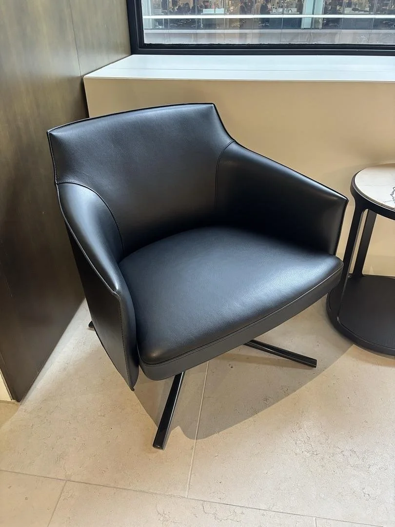 STANFORD ARMCHAIR WITH SWIVEL BASE