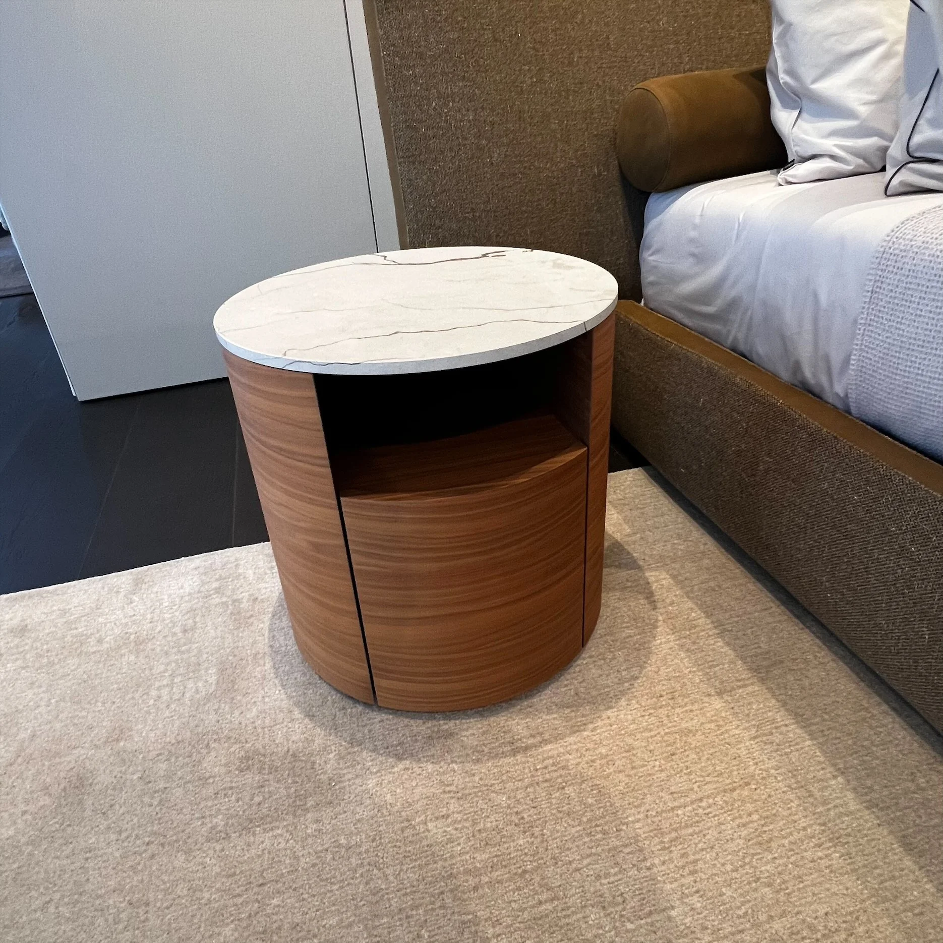 ONDA NIGHTSTAND TABLE