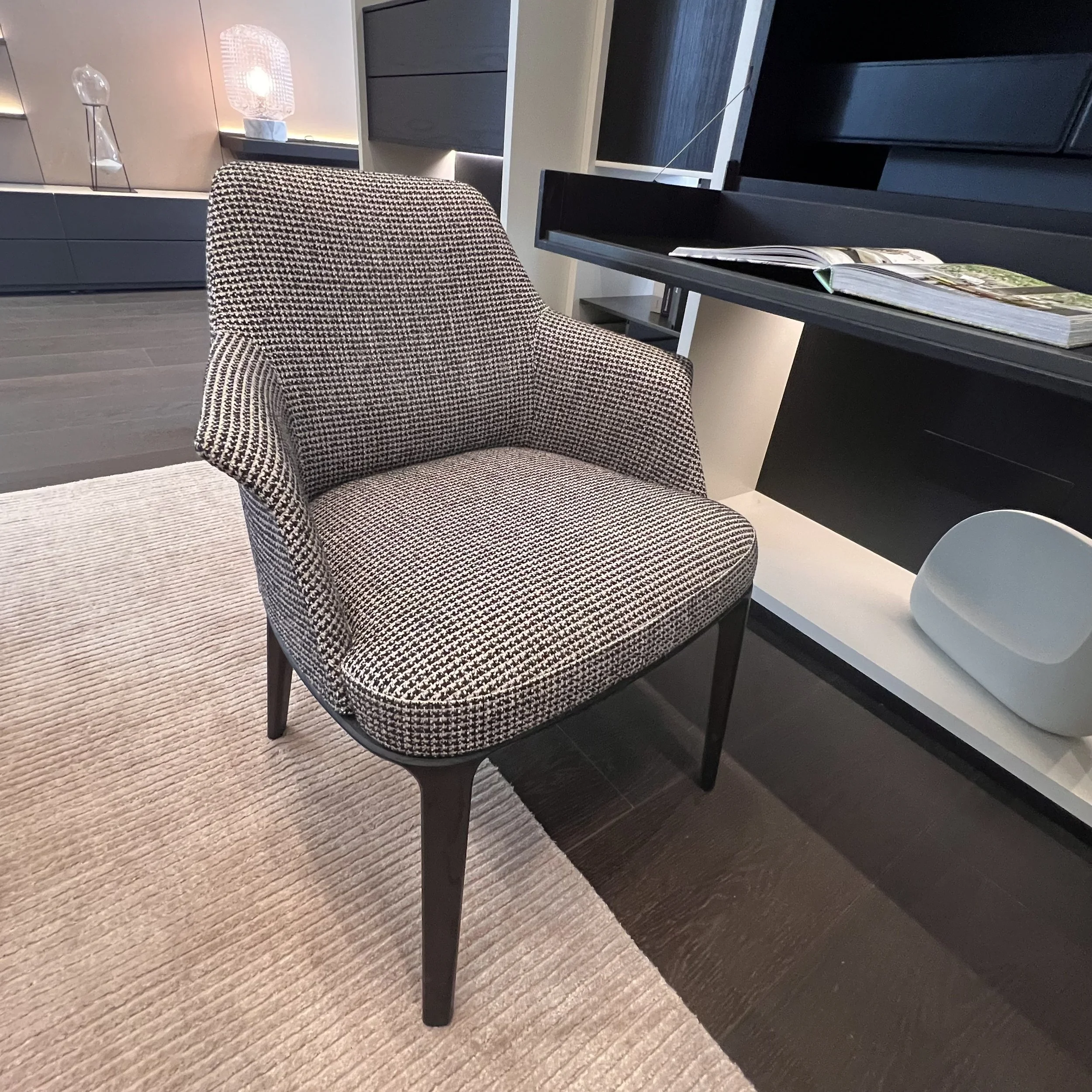 SOPHIE CHAIR WITH ARMS