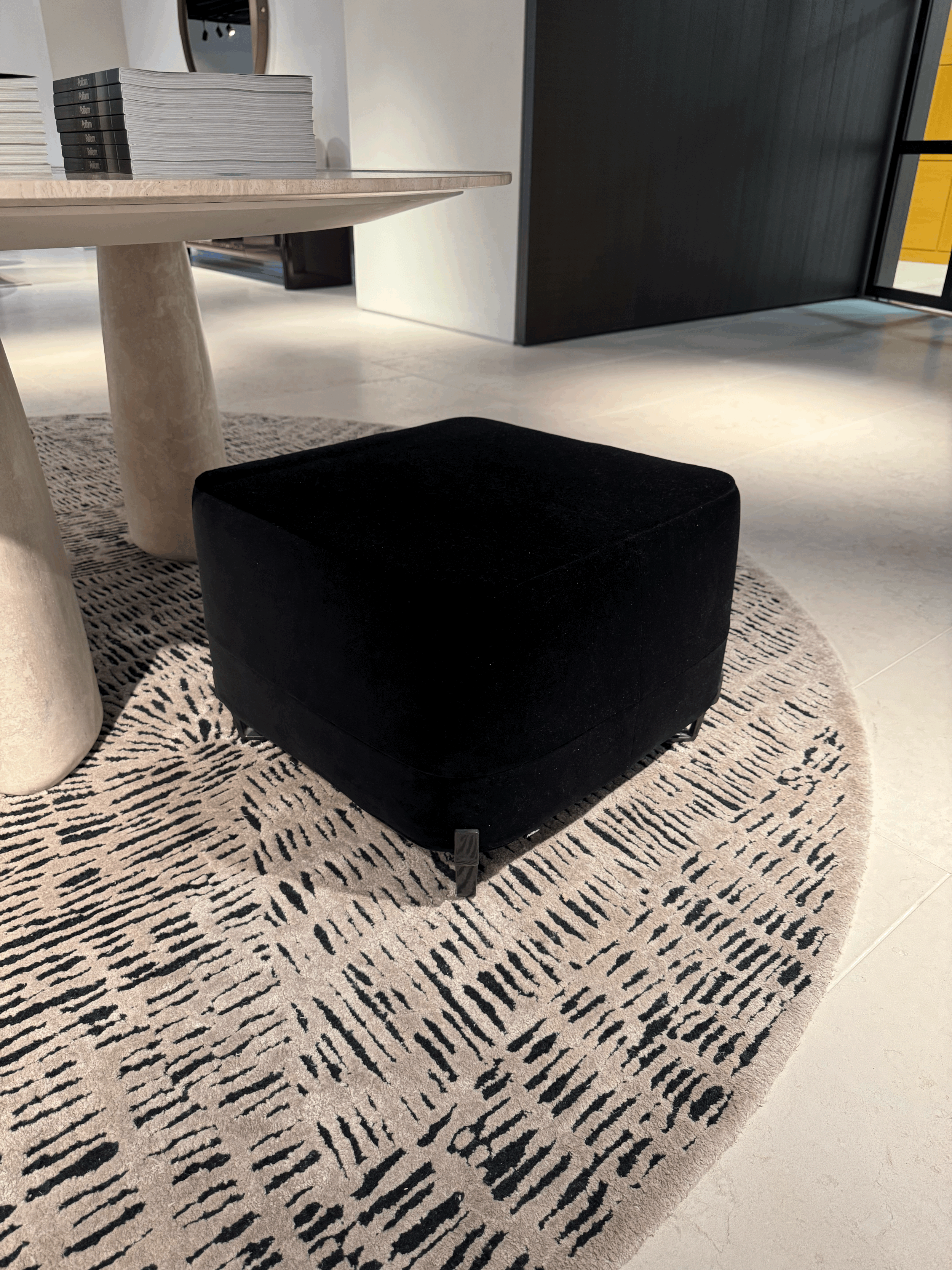NEW YORK SQUARE POUF