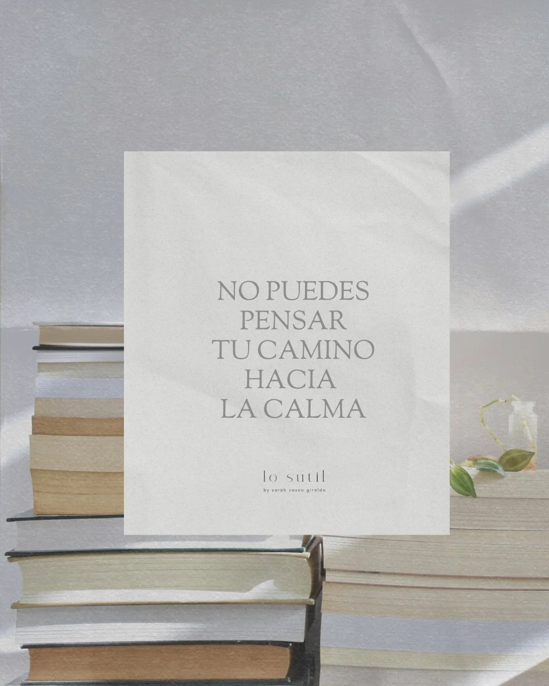 Puedes leer todos los libros de desarrollo personal.
Puedes visualizar tu mejor versi&oacute;n.
Puedes repetir afirmaciones cada ma&ntilde;ana.
Pero si tu sistema nervioso est&aacute; en modo supervivencia, si tu respiraci&oacute;n es superficial, si