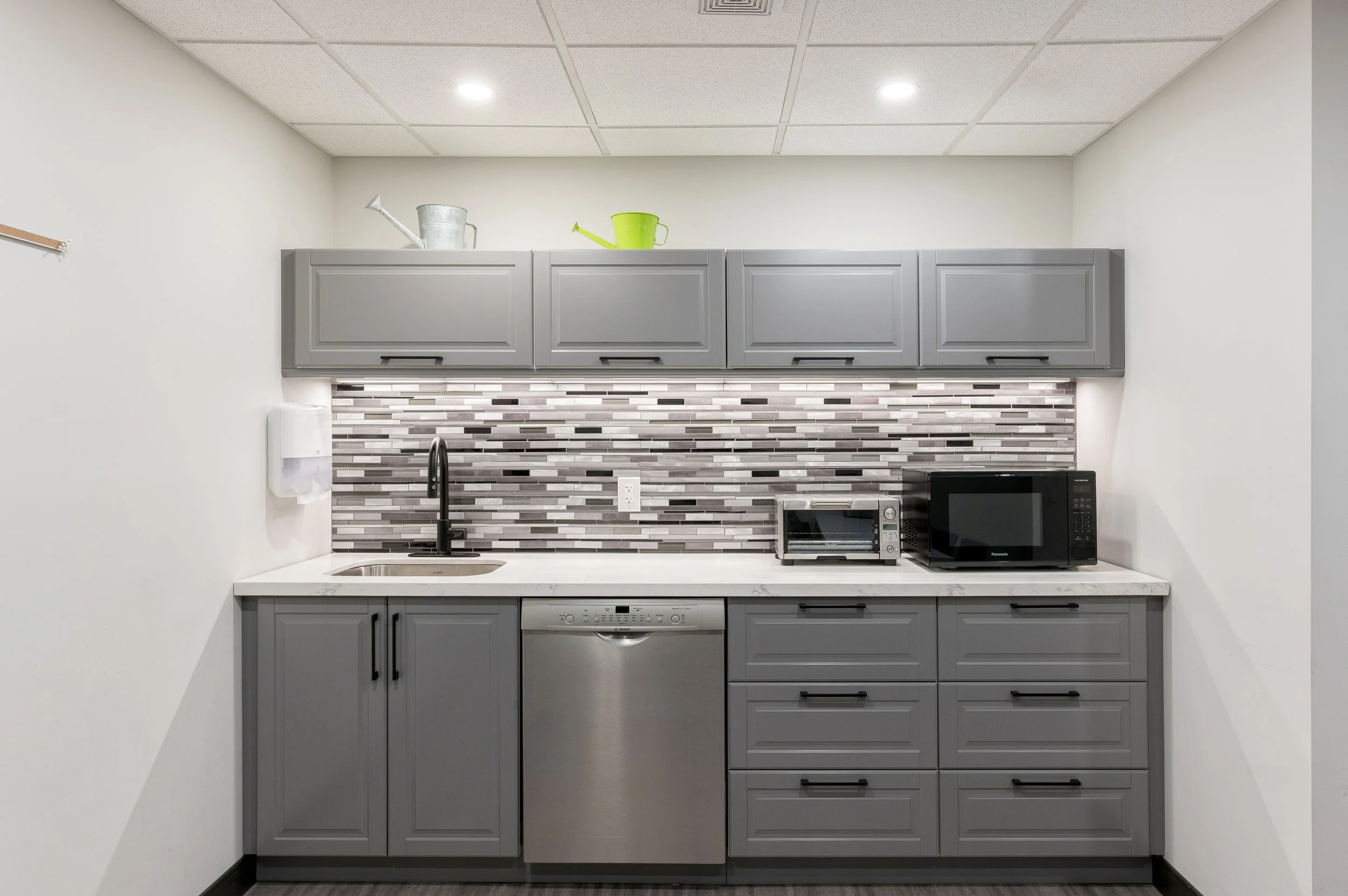 Jeffery's Greenhouse (4).JPG