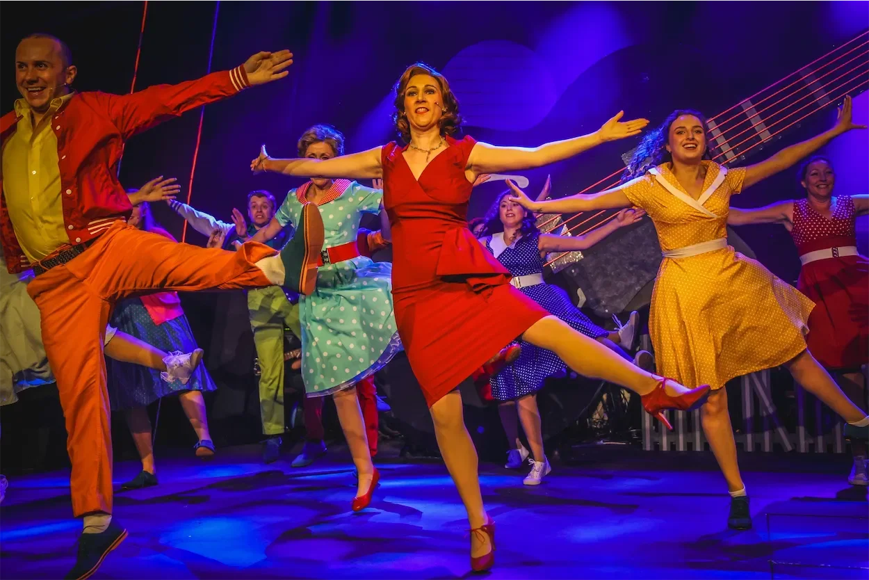 ian-prosser-actor-on-stage-in-all-shook-up-7