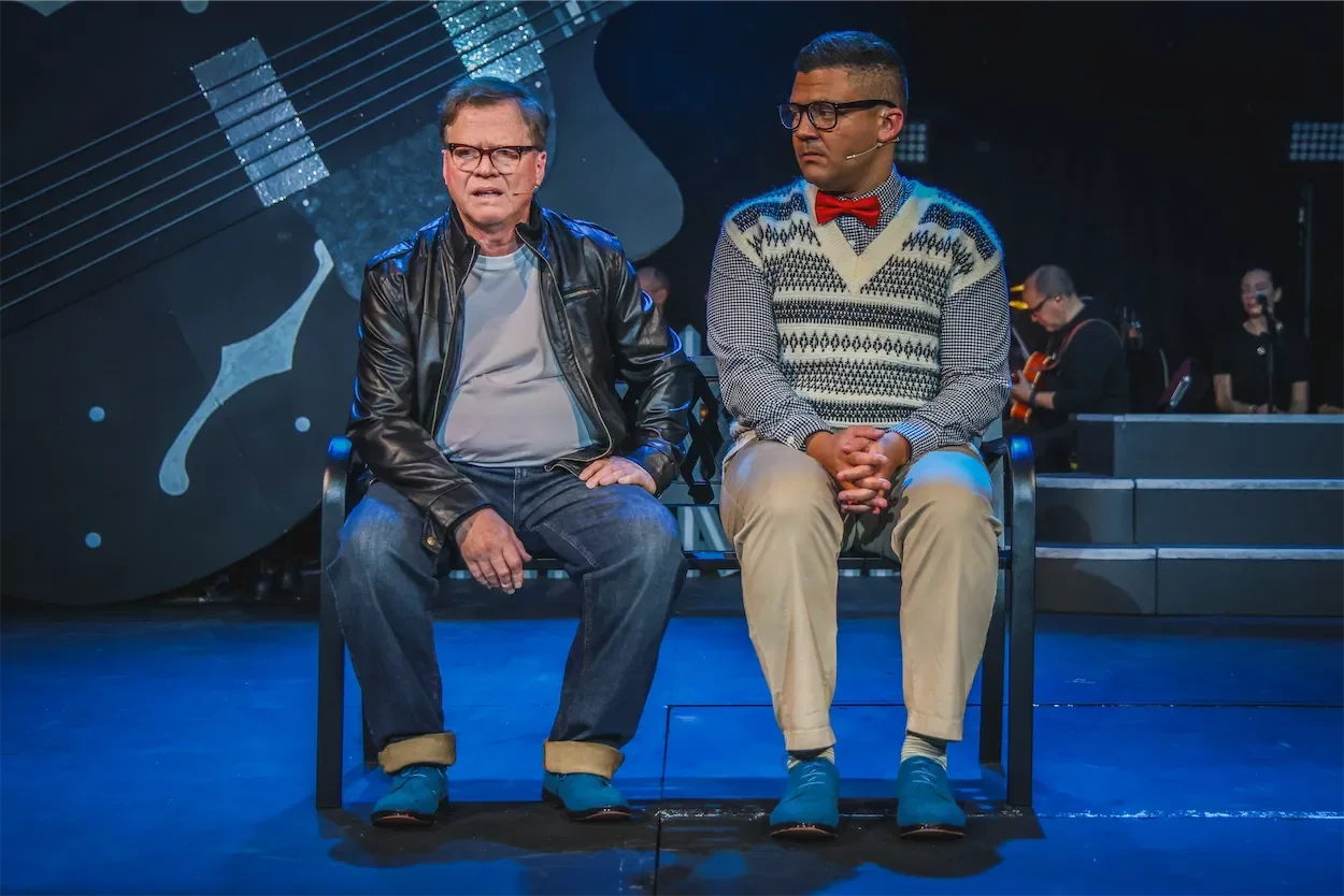 ian-prosser-actor-on-stage-in-all-shook-up-9