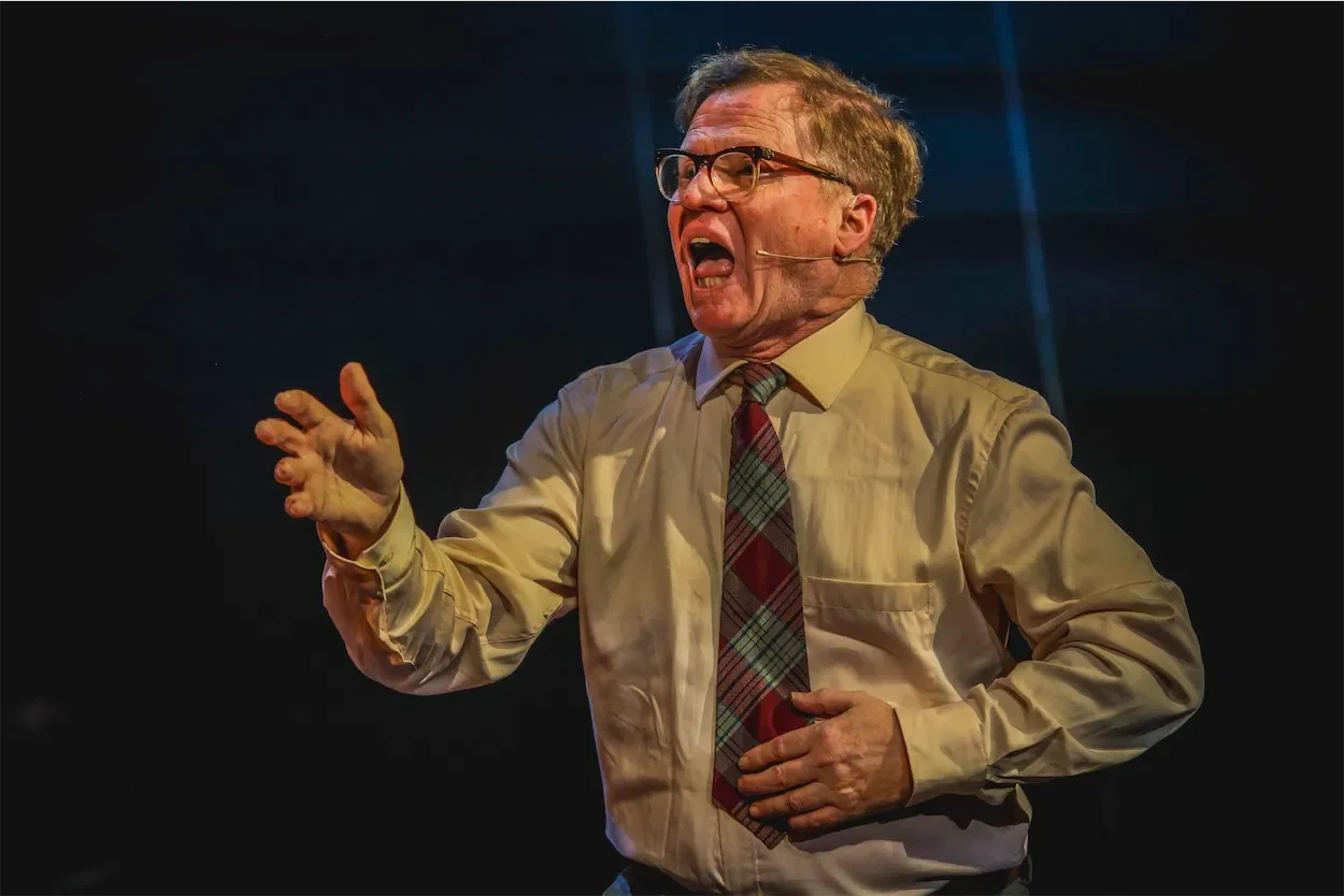 ian-prosser-actor-on-stage-in-all-shook-up-10