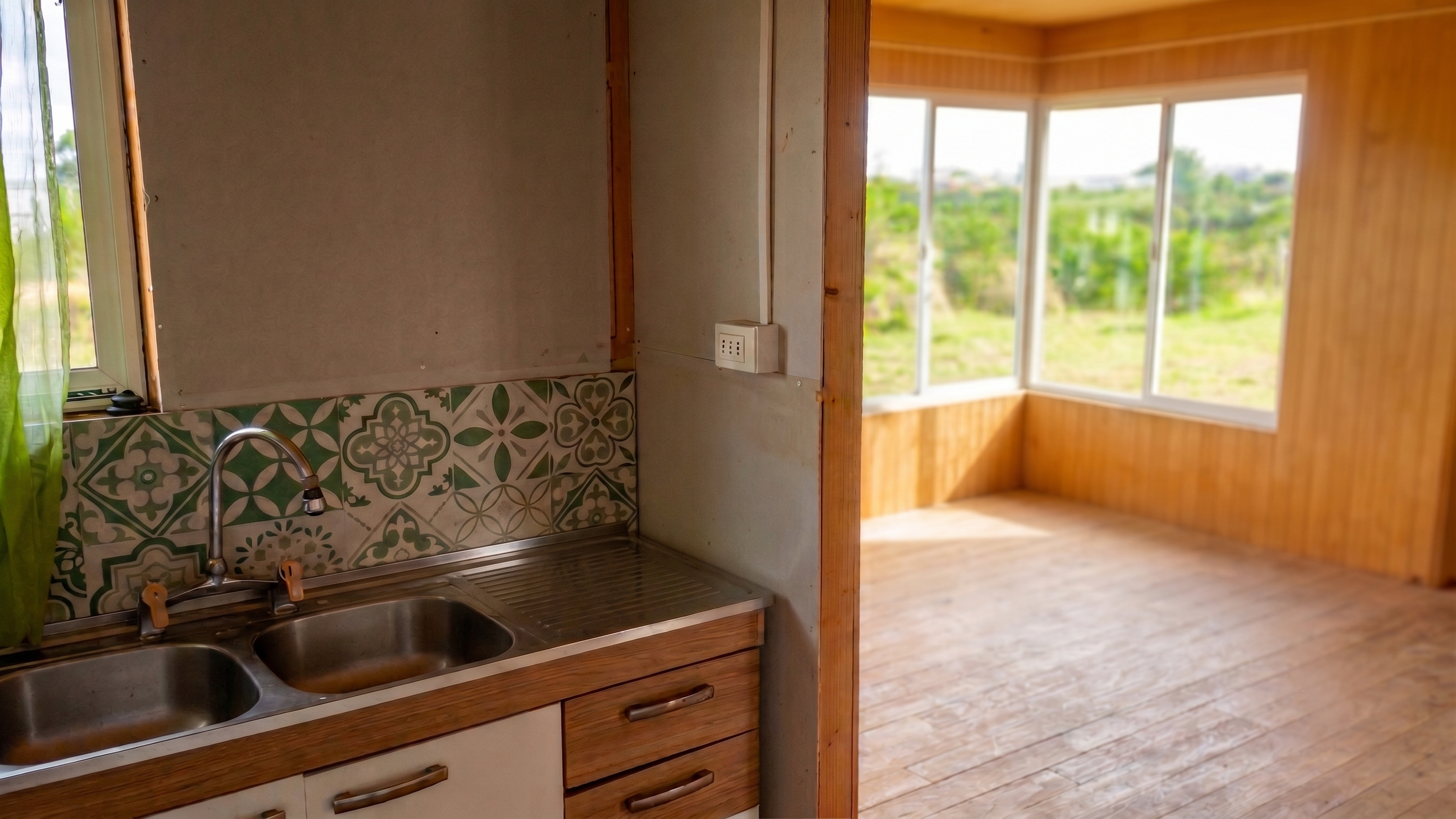 Descubre esta amplia propiedad con 1.050 m² de terreno y excelente conectividad en el sector de Senda Sur. Una alternativa versátil, habitable desde el primer día y con un tremendo potencial de plusvalía para remodelar a tu gusto o desarrollar el pro