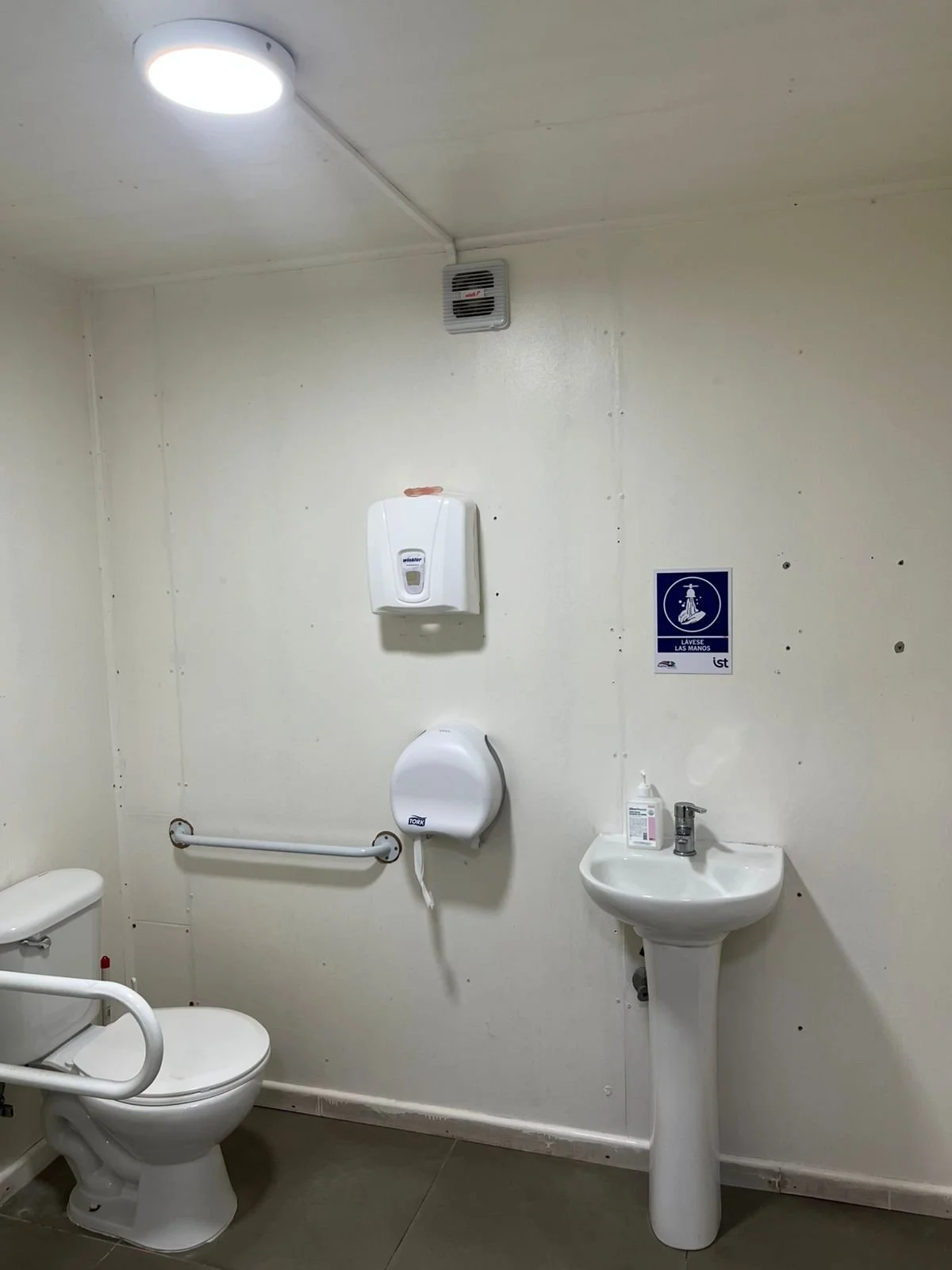 Baño para personas con movilidad reducida.