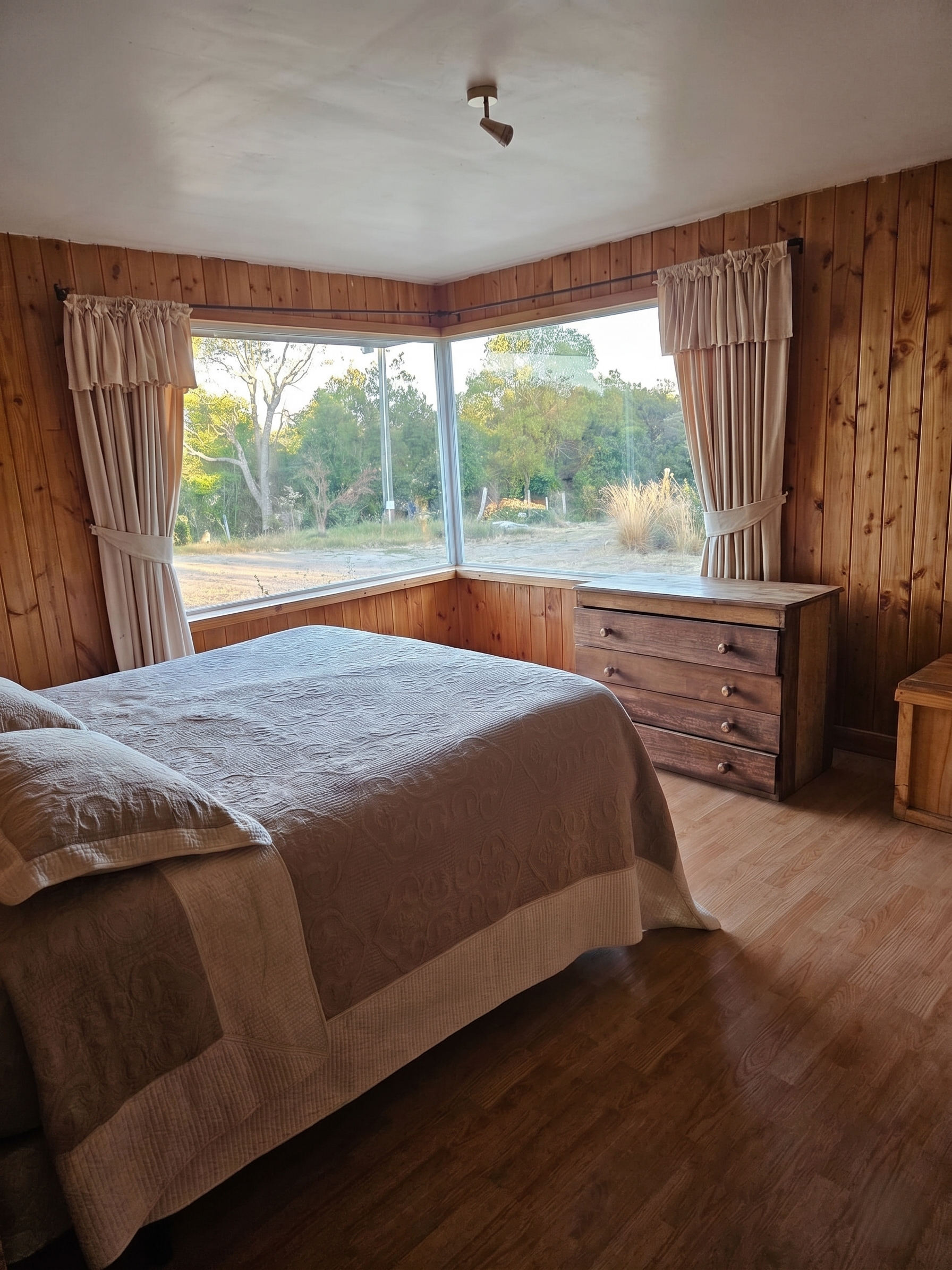 Habitación principal con baño en suite.