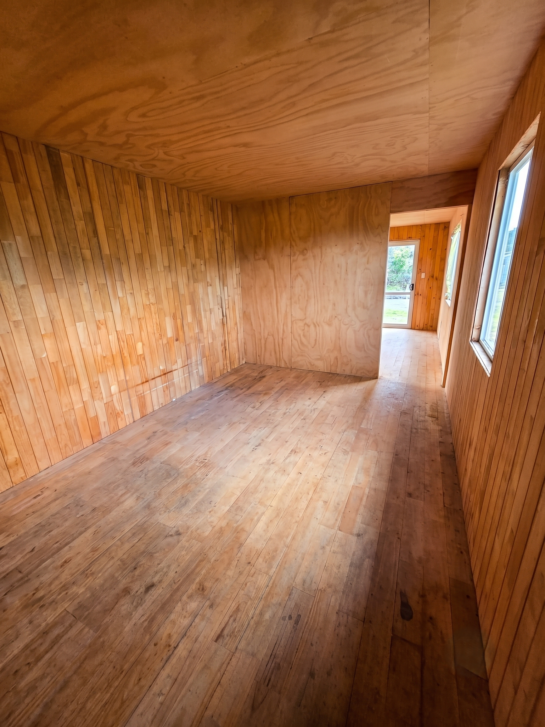 Descubre esta amplia propiedad con 1.050 m² de terreno y excelente conectividad en el sector de Senda Sur. Una alternativa versátil, habitable desde el primer día y con un tremendo potencial de plusvalía para remodelar a tu gusto o desarrollar el pro