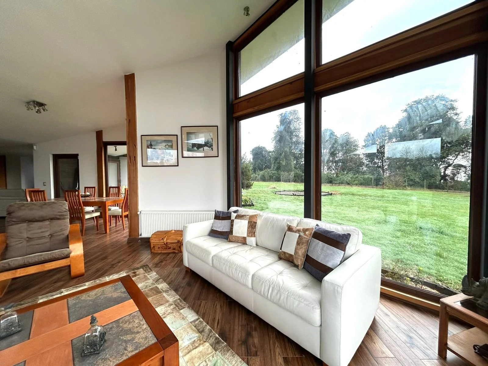 Casa de 380 m² en parcela de 5.000 m² con vista a los volcanes, dentro de condominio consolidado cercano al Colegio Alemán.