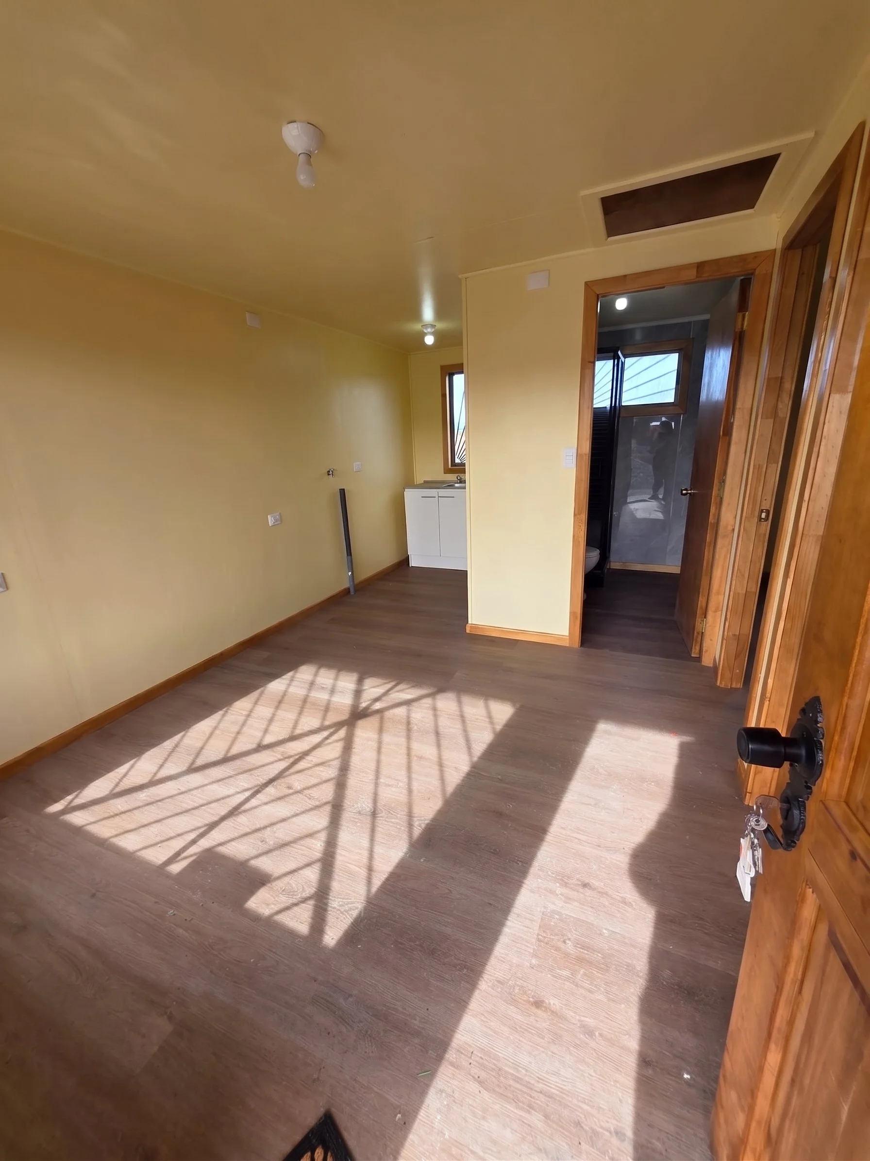 ARRIENDO EN LAGUNITAS - PUERTO MONTT

Pasaje Sandoval Sur (cerca de Ruta 226 / El Tepual)

$350.000 / mes

Cabaña terminada de 36 m²
2ª Cabaña de 36 m² para uso de bodega / taller / almacenaje
Luz, agua
Sector residencial muy tranquilo y con locomoci