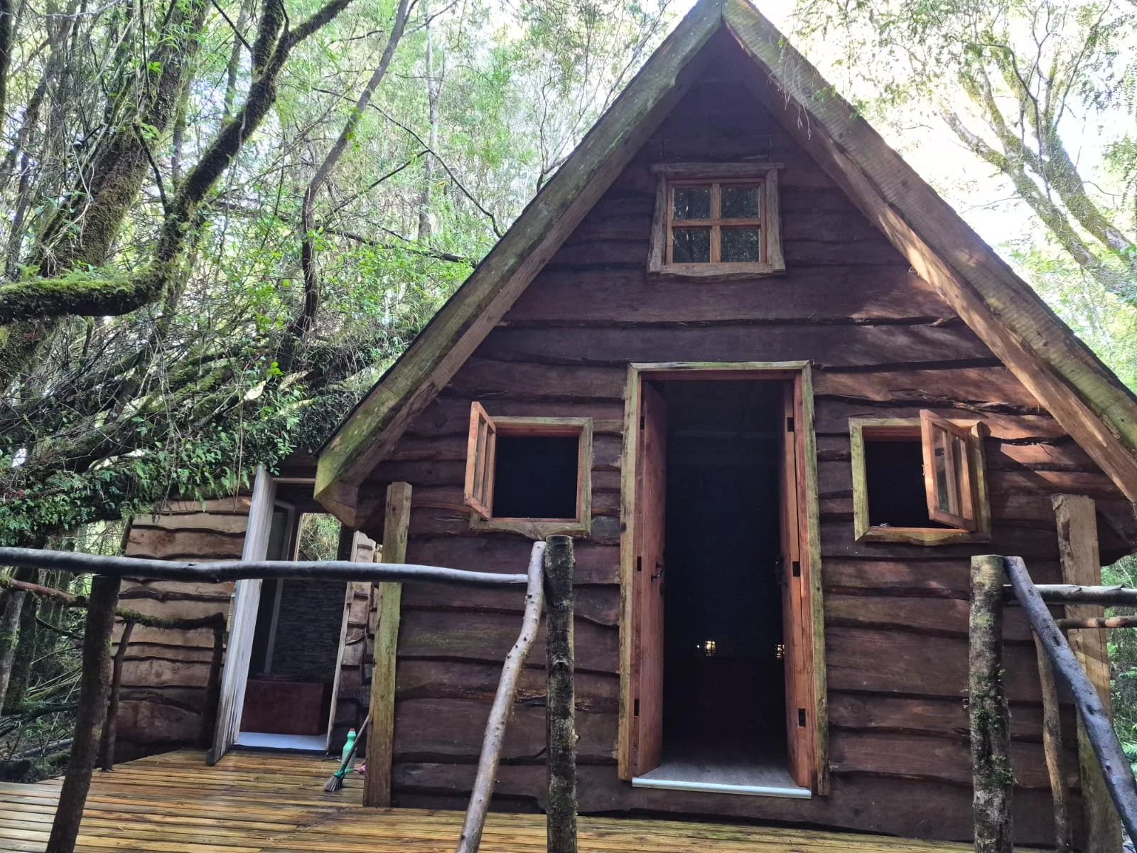 Refugio Autosustentable En El Bosque Nativo De Puntra, Chiloé