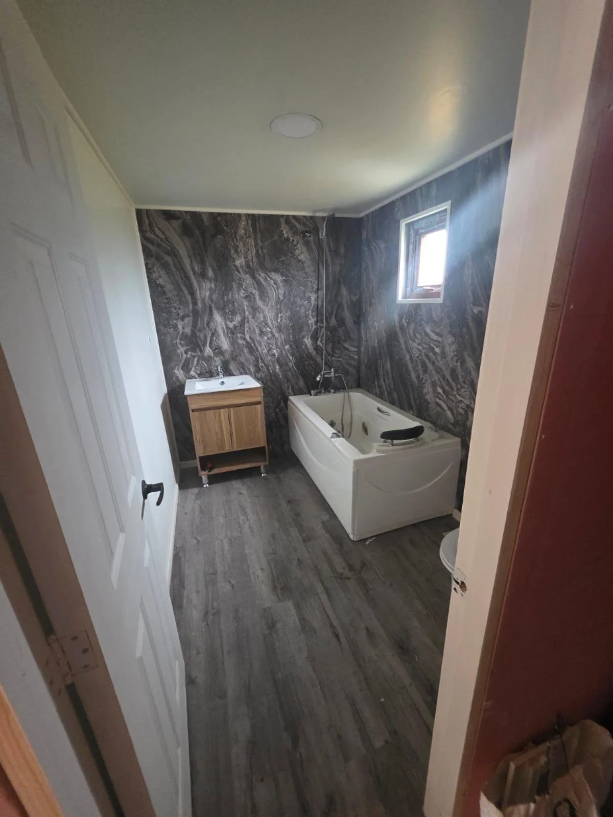 Baño en suite habitación principal, con tina de hidromasajes