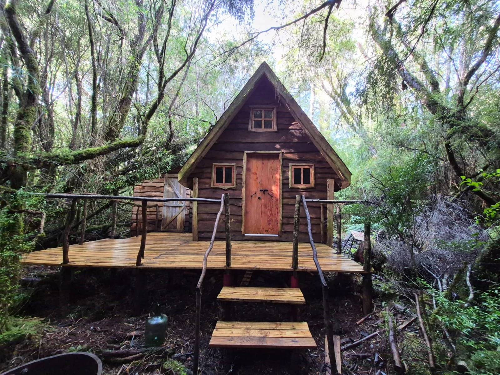 Refugio Autosustentable En El Bosque Nativo De Puntra, Chiloé