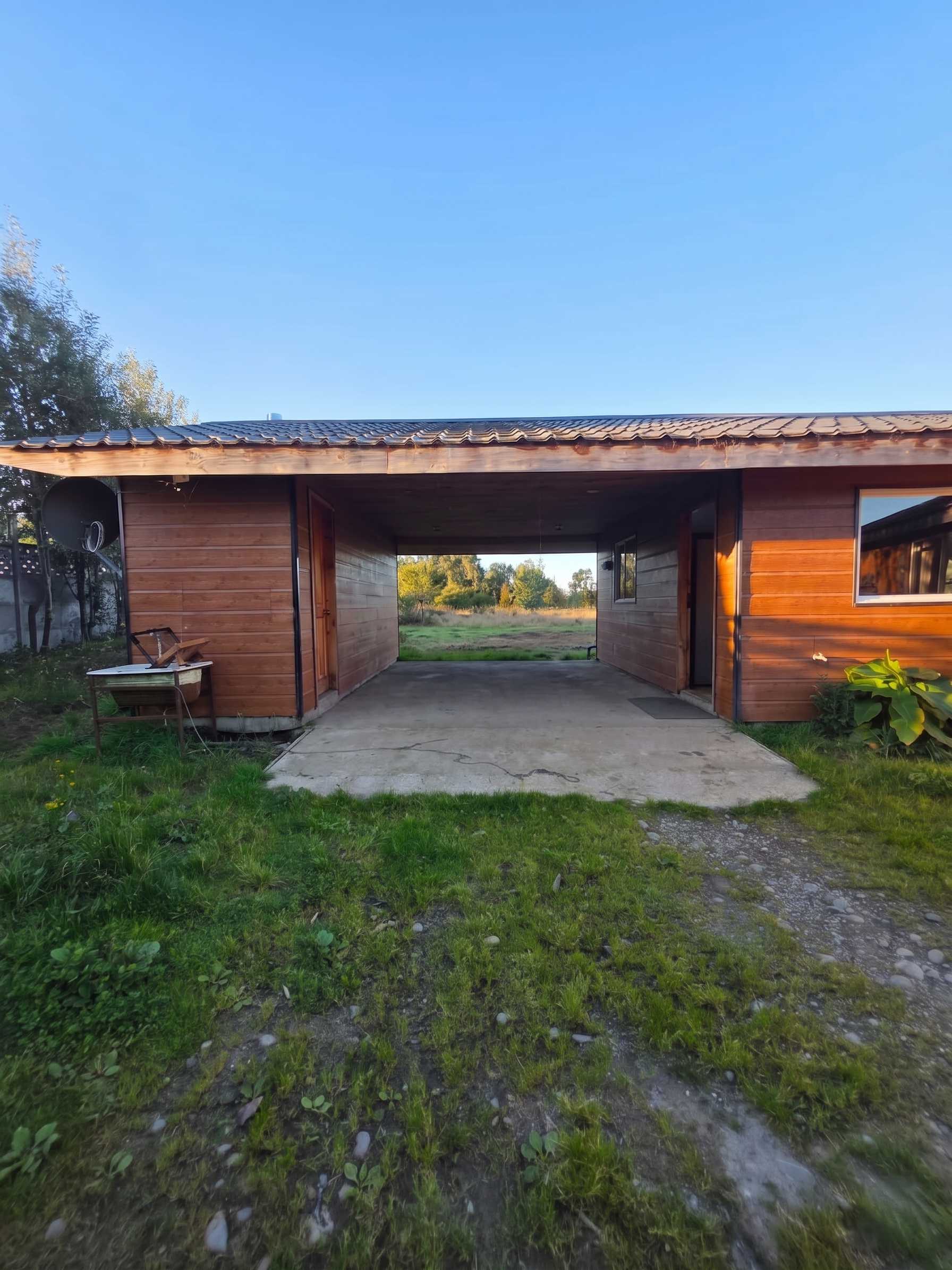 Casa Habitación: 160 m² (1 piso) con
terminaciones de alta materialidad.
Distribución: 3 Amplios Dormitorios y 2
Baños completos.
Cocina de Ensueño: Espaciosa cocina de 5x4
mts (20 m²), ideal para la vida en familia.
Espacio Extra: Incluye logia,
est