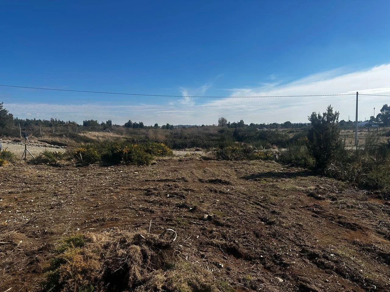 Descubre este excelente sitio ubicado en el consolidado y cotizado sector de La Vara, emplazado en un entorno residencial seguro y apacible por Pasaje Boston. Con dimensiones perfectas y topografía ideal, es la oportunidad que estabas esperando para 