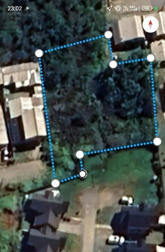 Estado: Eriazo (apto para desarrollo inmediato).
Ubicación: Colindancia directa con el Hospital de Quellón. Calle Las Dichas S/N.