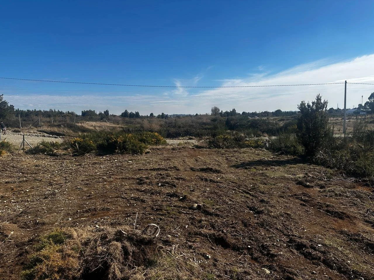 Descubre este excelente sitio ubicado en el consolidado y cotizado sector de La Vara, emplazado en un entorno residencial seguro y apacible por Pasaje Boston. Con dimensiones perfectas y topografía ideal, es la oportunidad que estabas esperando para 