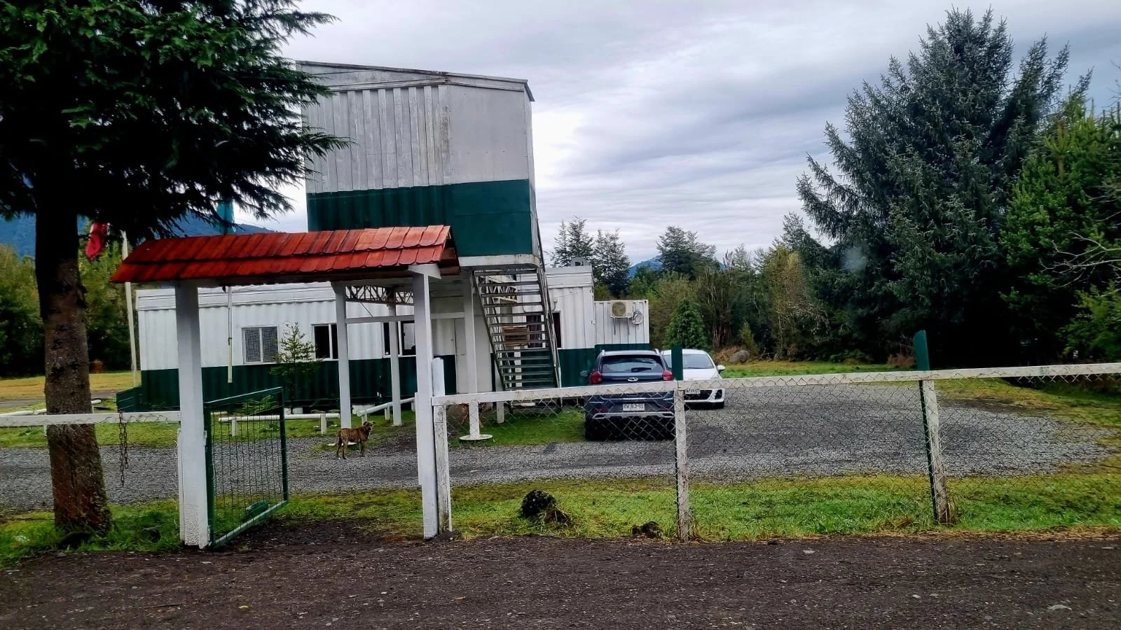 Descubre esta espectacular parcela de 5.631 m² ubicada en La Colonia (sector Correntoso, camino a la Carretera Austral). Un entorno privilegiado con bosque nativo, acceso al río, vistas a la cordillera y la tranquilidad que solo el sur de Chile te pu
