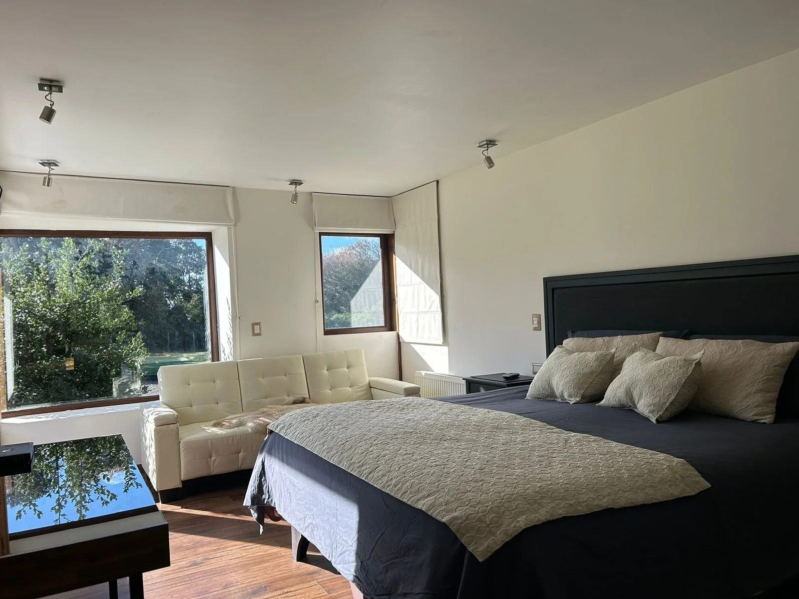 Casa de 380 m² en parcela de 5.000 m² con vista a los volcanes, dentro de condominio consolidado cercano al Colegio Alemán.