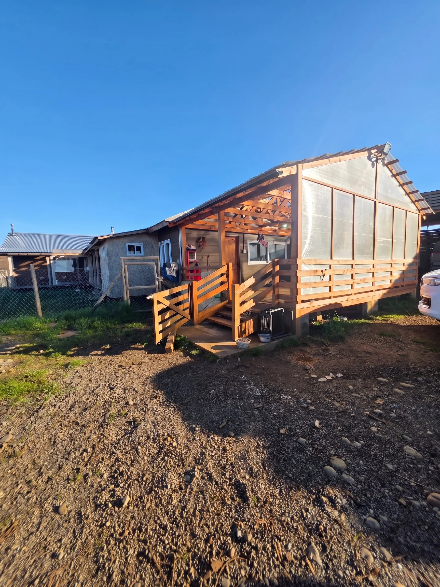 OPORTUNIDAD EN FRUTILLAR | Predio 3 Hectáreas + 400 m² Construidos.

Sector Concordia (Ruta V-306), Frutillar
• Terreno: 3 Ha (30.000 m²) planas, con frente a ruta (potencial de loteo en 6 parcelas de 5.000 m²).
• Casa (200 m²): 4D / 2B (hidromasaje)