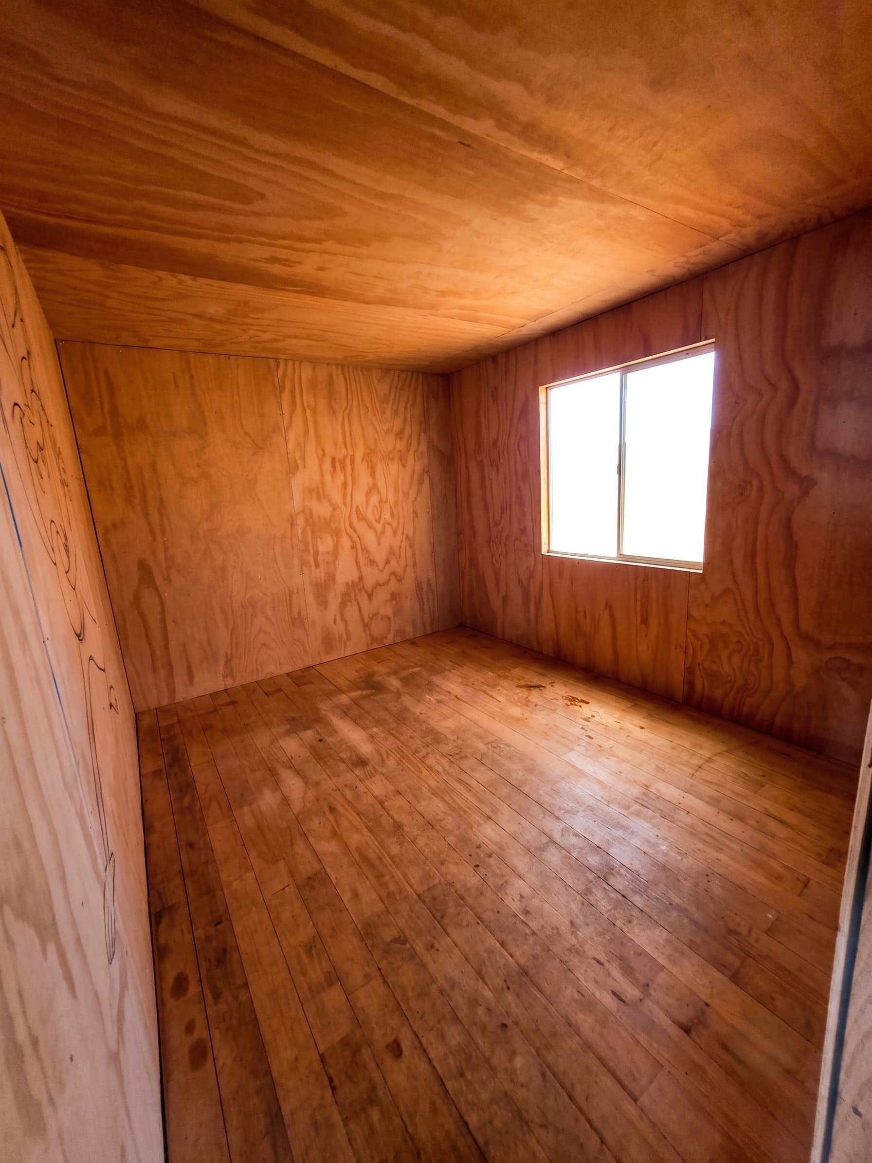 Descubre esta amplia propiedad con 1.050 m² de terreno y excelente conectividad en el sector de Senda Sur. Una alternativa versátil, habitable desde el primer día y con un tremendo potencial de plusvalía para remodelar a tu gusto o desarrollar el pro