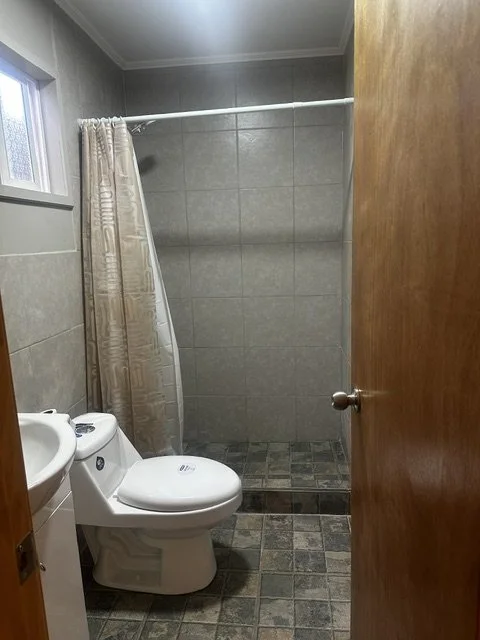 Cabaña 55 m² Altos del Tepual - Entrada Auto | $400.000 mensual
🏡 SE ARRIENDA CABAÑA INDEPENDIENTE EN ALTOS DEL TEPUAL
📍 Ubicación: Pasaje Polaris, sector Altos del Tepual, Puerto Montt.
Valor mensual: $400.000.-
