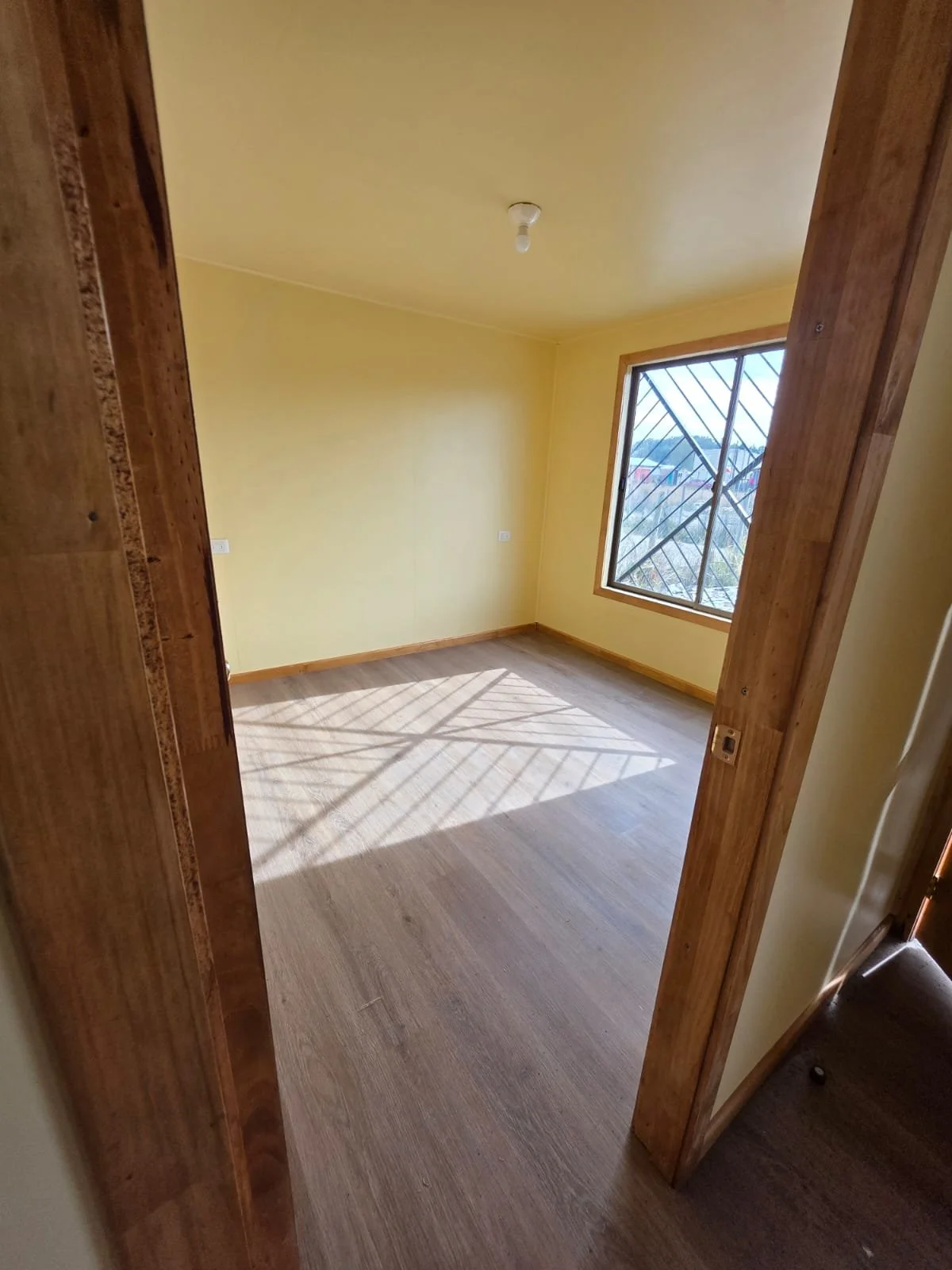 ARRIENDO EN LAGUNITAS - PUERTO MONTT

Pasaje Sandoval Sur (cerca de Ruta 226 / El Tepual)

$350.000 / mes

Cabaña terminada de 36 m²
2ª Cabaña de 36 m² para uso de bodega / taller / almacenaje
Luz, agua
Sector residencial muy tranquilo y con locomoci