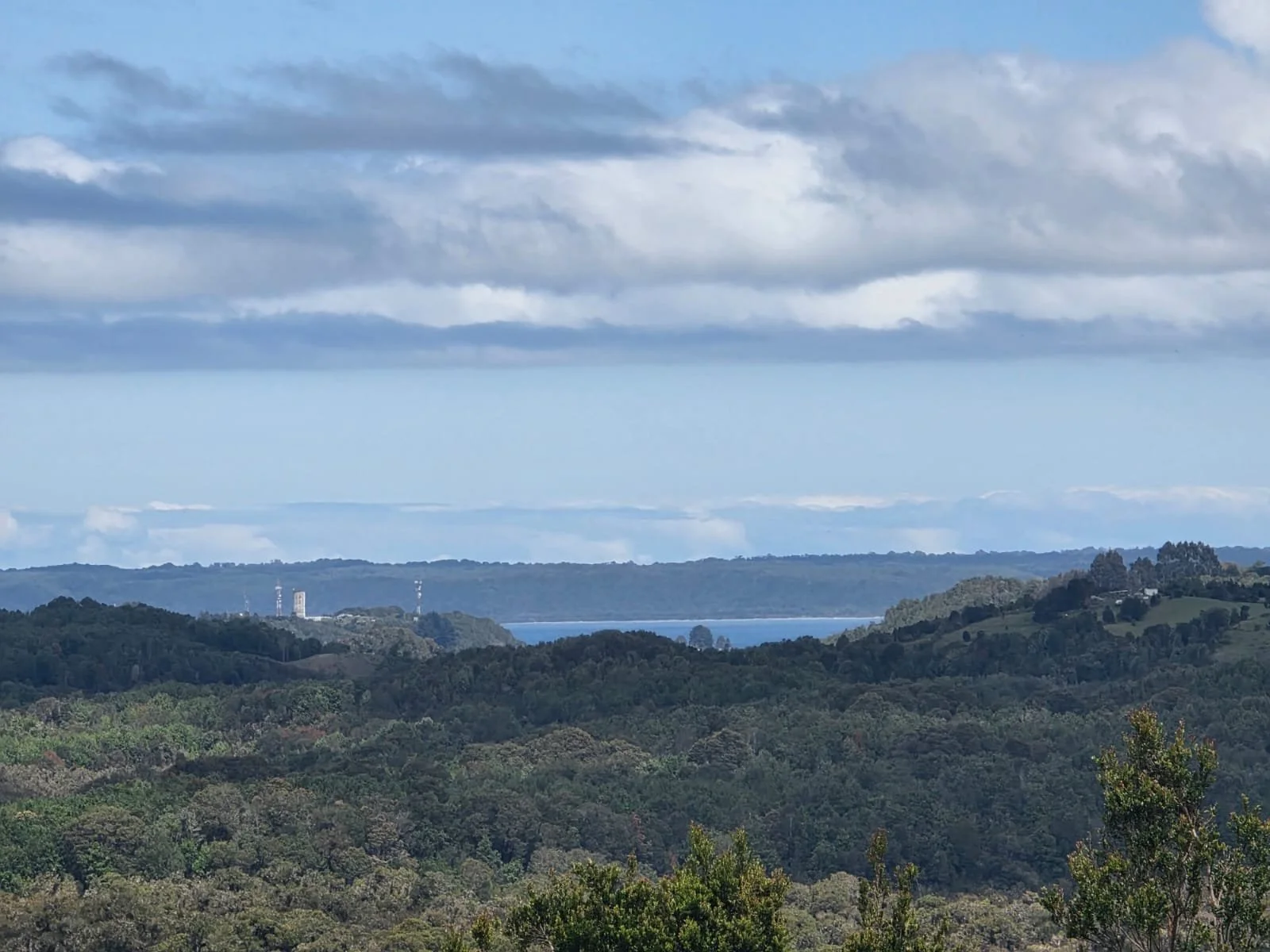 Detalles de las Unidades Disponibles:
Parcela Vista al Mar (5.000 m²): Valor: $20.000.000 (~UF 523).
Parcela Interior (5.000 m²): Valor: $15.000.000 (~UF 392).
Macrolote de 1,1 Hectáreas (11.000 m²): Valor: $30.000.000 (~UF 784).