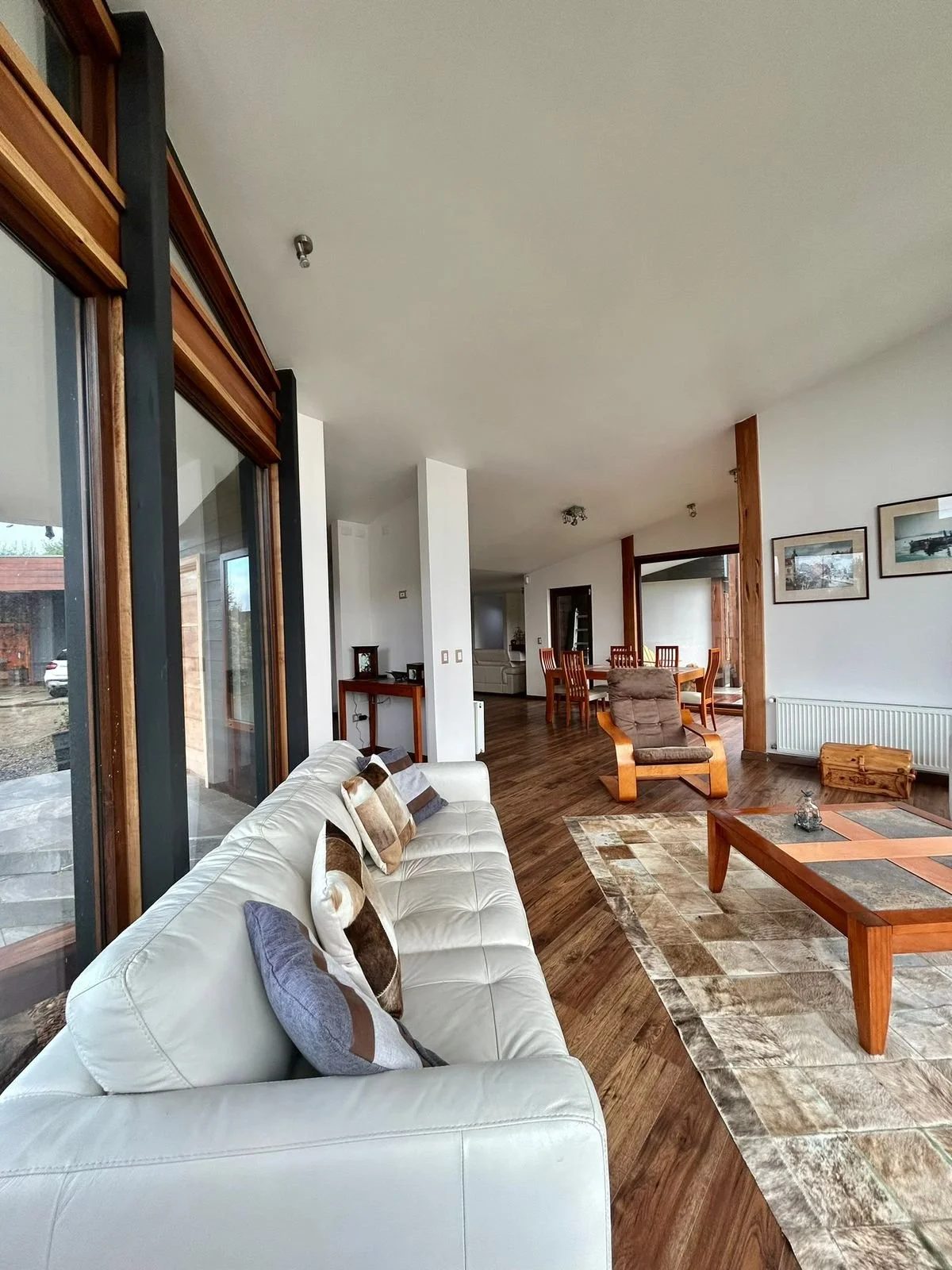 Casa de 380 m² en parcela de 5.000 m² con vista a los volcanes, dentro de condominio consolidado cercano al Colegio Alemán.