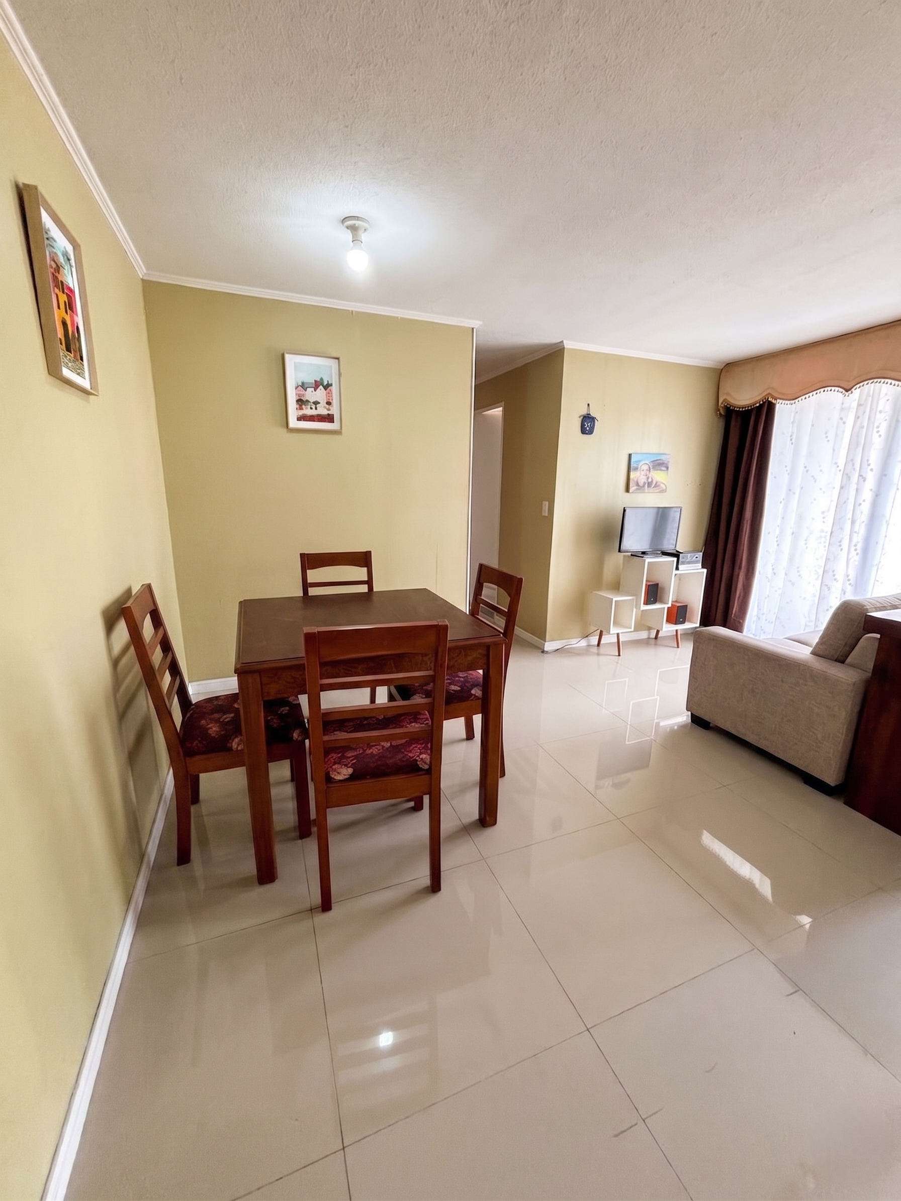 ARRIENDO O VENTA DEPARTAMENTO AMOBLADO EN VALLE VOLCANES, PUERTO MONTT.
Ubicado en 1er. Piso, cuenta con:
3 Dormitorios
1 baño
Cocina americana
Living-comedor
1 estacionamiento
Acceso controlado y Televigilancia 24 horas
VALOR: 420.000 (no incluye GG