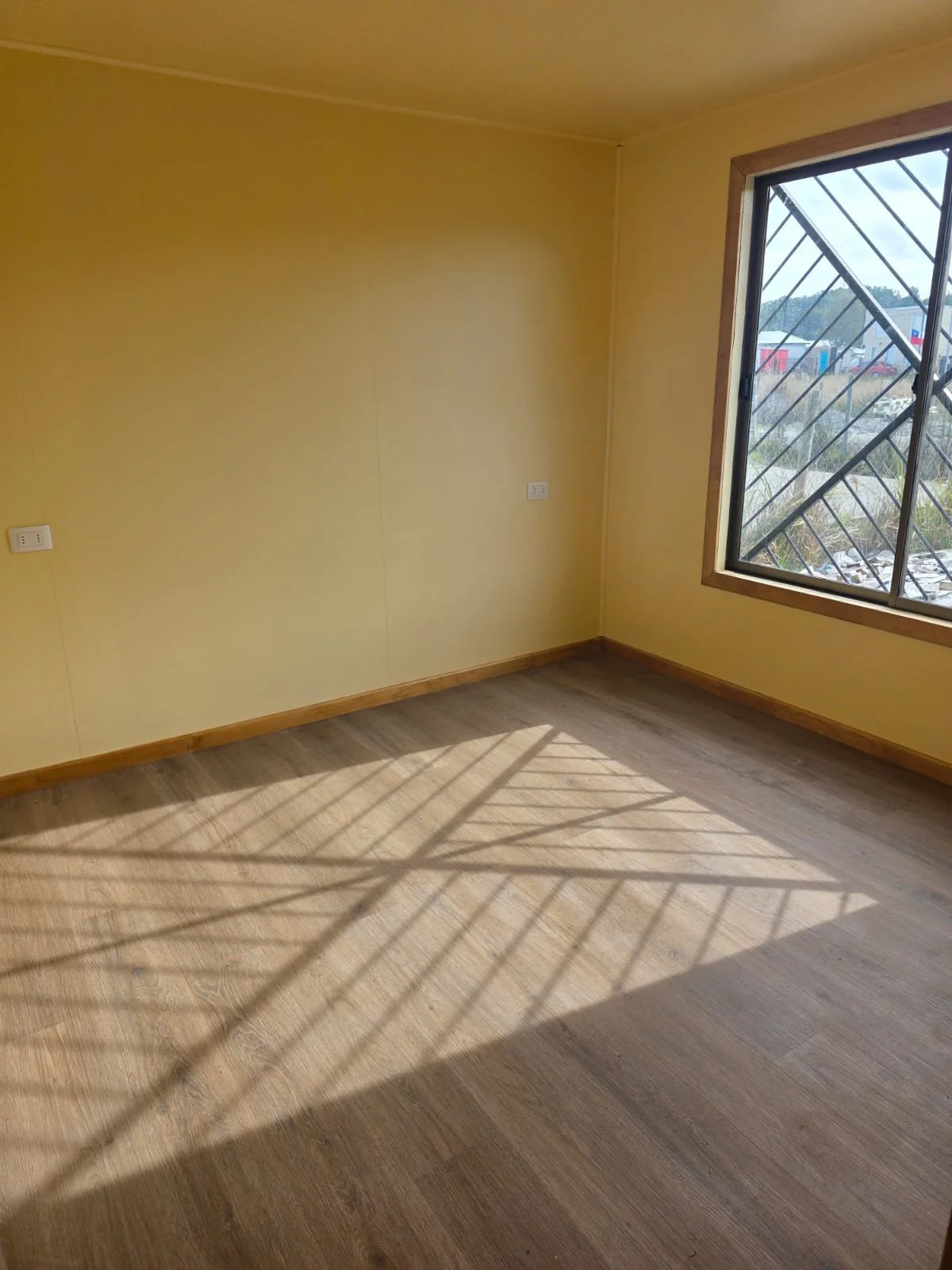 ARRIENDO EN LAGUNITAS - PUERTO MONTT

Pasaje Sandoval Sur (cerca de Ruta 226 / El Tepual)

$350.000 / mes

Cabaña terminada de 36 m²
2ª Cabaña de 36 m² para uso de bodega / taller / almacenaje
Luz, agua
Sector residencial muy tranquilo y con locomoci