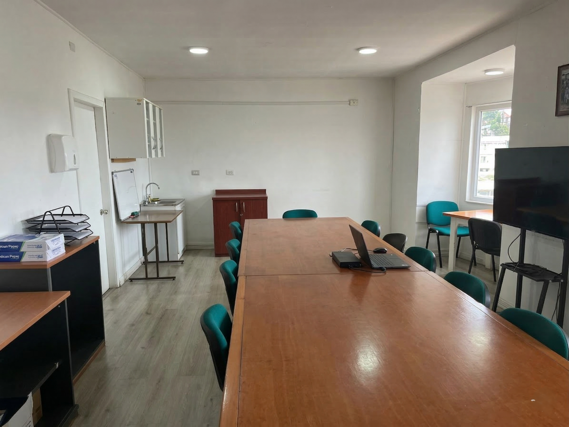 Sala de reuniones y cafetería nivel 3.