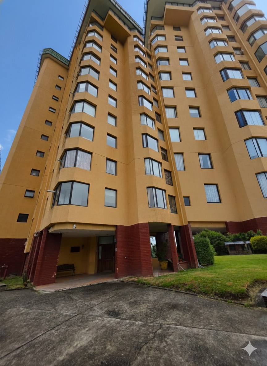 EN ARRIENDO: Tu Refugio Soñado con Vista al Mar en Jardines del Alto Mar.
Disfruta de la exclusividad y el confort en este espectacular departamento de 115 m², ubicado en el prestigioso condominio Jardines del Alto Mar, Puerto Montt. Una propiedad qu