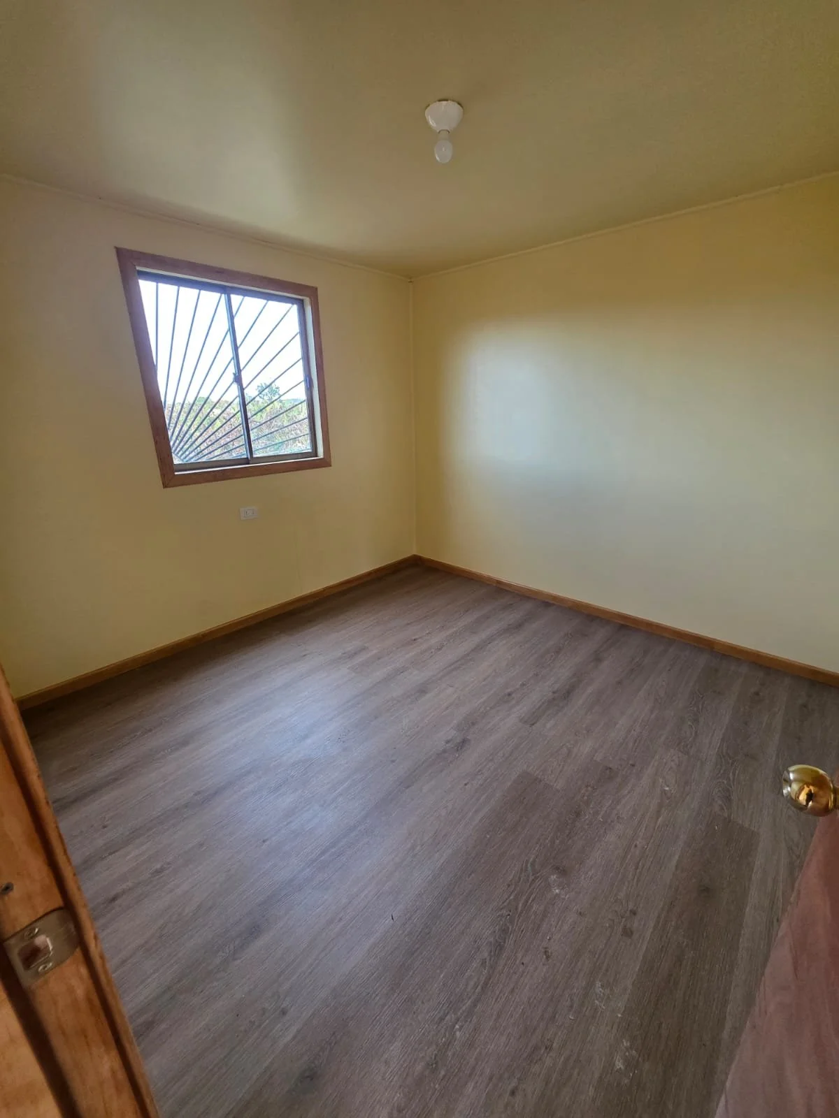 ARRIENDO EN LAGUNITAS - PUERTO MONTT

Pasaje Sandoval Sur (cerca de Ruta 226 / El Tepual)

$350.000 / mes

Cabaña terminada de 36 m²
2ª Cabaña de 36 m² para uso de bodega / taller / almacenaje
Luz, agua
Sector residencial muy tranquilo y con locomoci