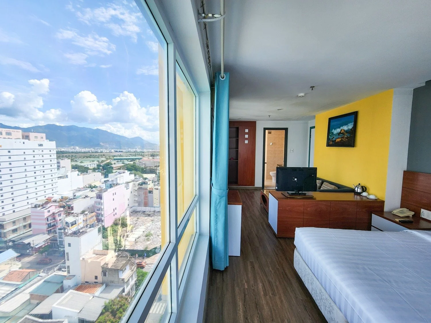 A Marketer’s Tour of Vietnam — Part 3: From Poolside Luxury to Party Hostels