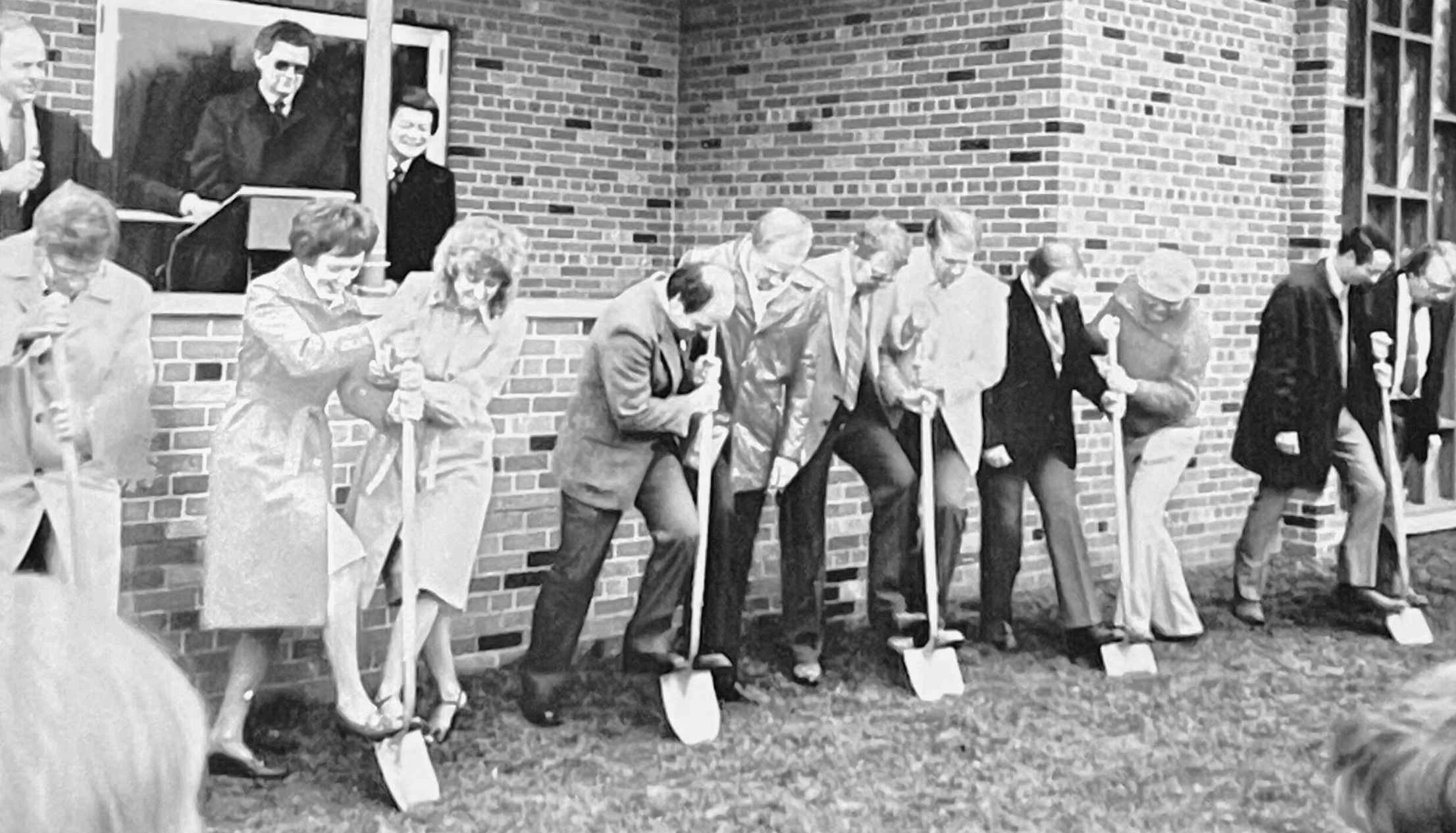 A new education wing was added, featuring a multipurpose gym, expanded spaces for children and youth, and rooms for Bible studies.