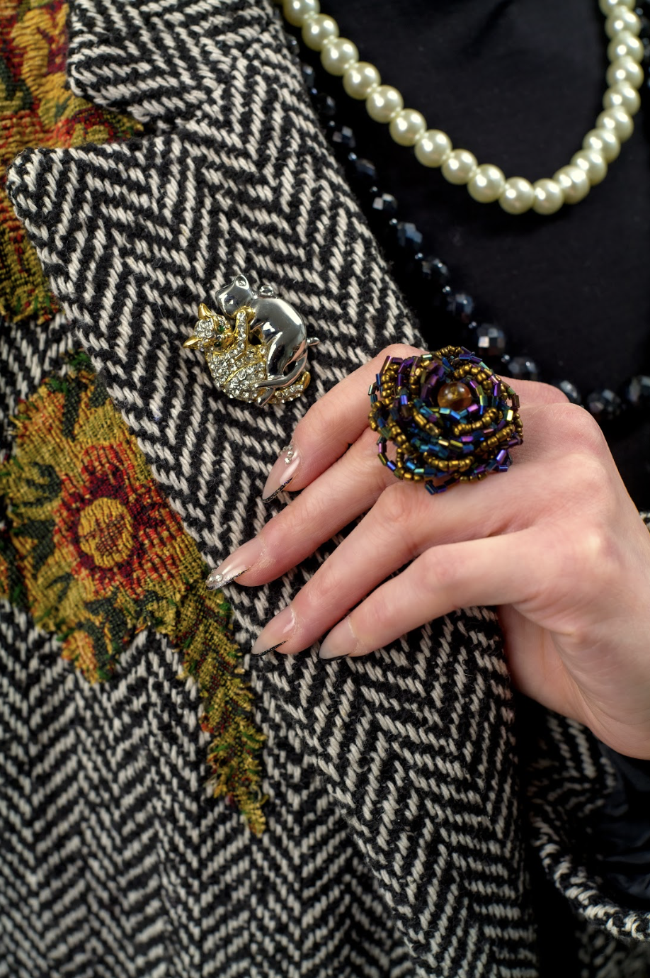 Seed Beads Flower Ring from Talking Fashion on Ela é.