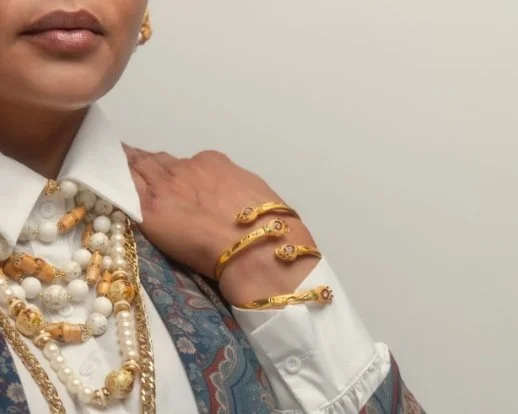 Red, green & gold diamonds snake light cuff set from Talking Fashion on Ela é.