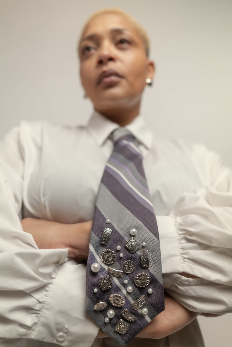 Pre-loved + altered purple and grey tie, embellished with silver buttons + pearls by Ela é. Diferente