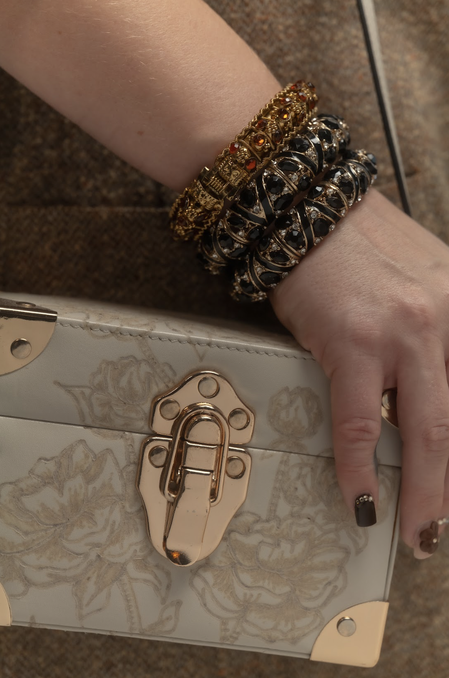 80's black + gold bangle set of 2 from Talking Fashion on Ela é.