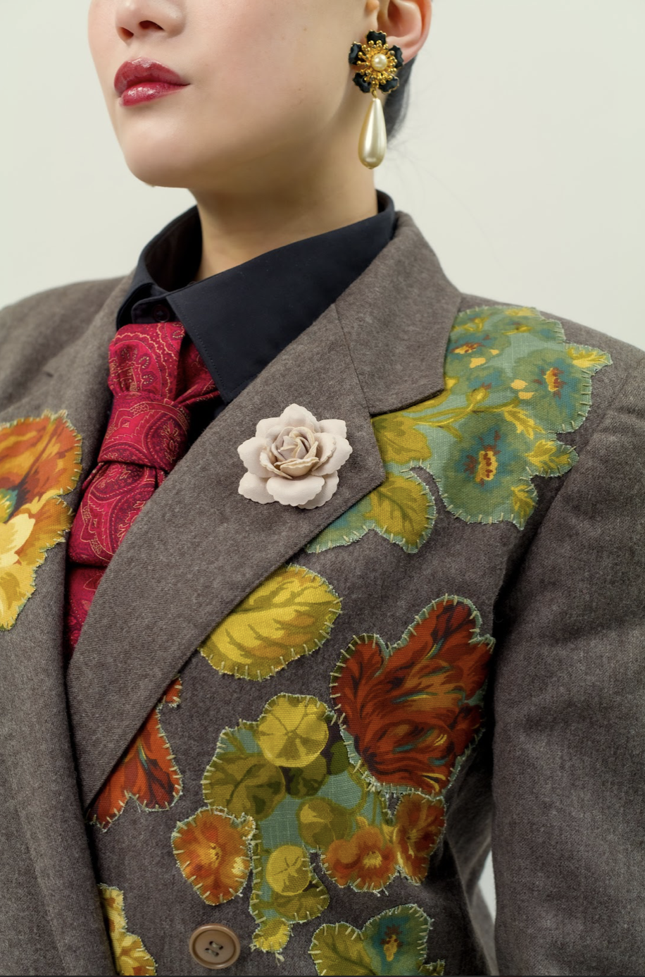 Black Floral Earrings from Talking Fashion on Ela é.