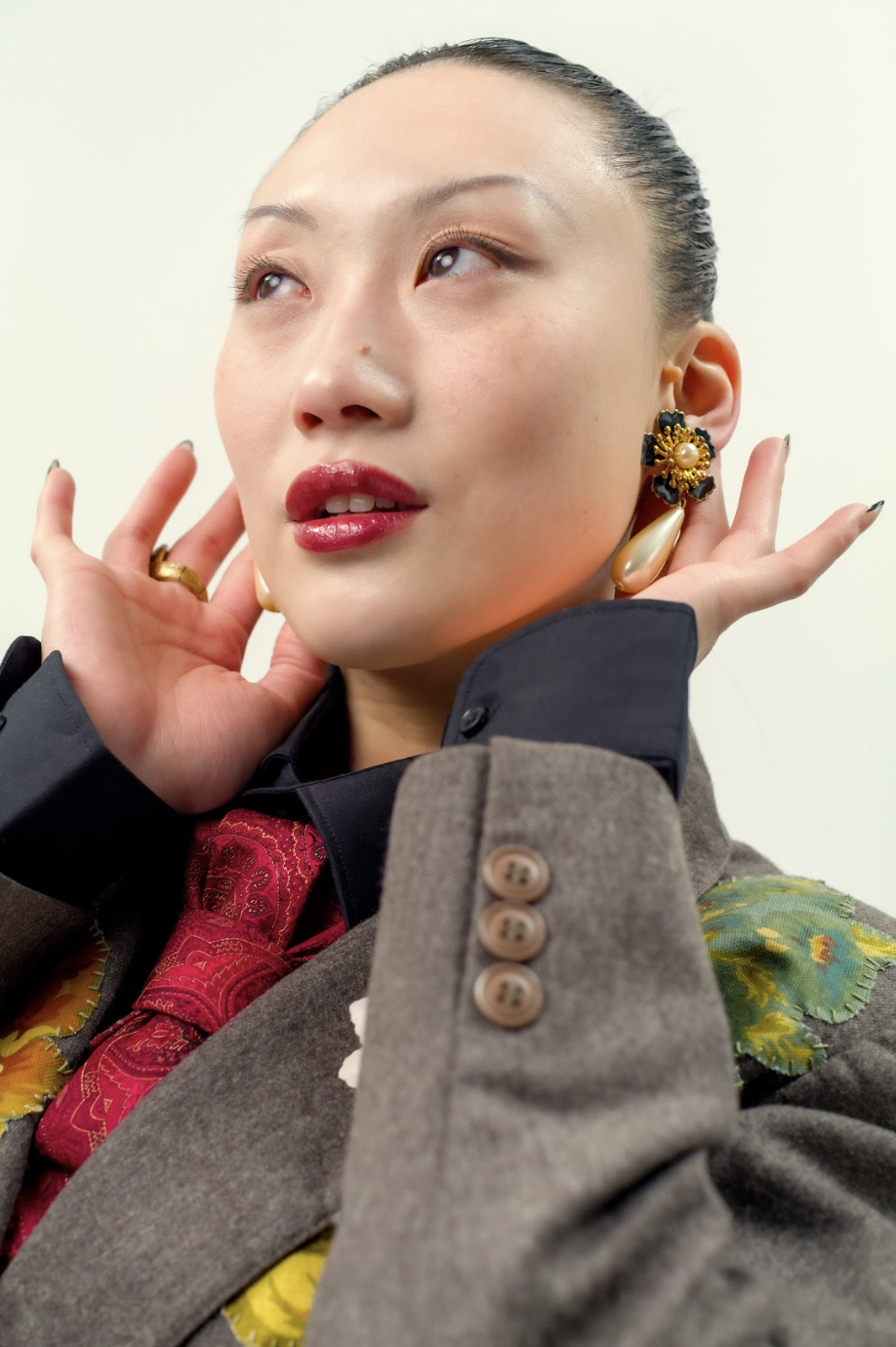 Black Floral Earrings from Talking Fashion on Ela é.