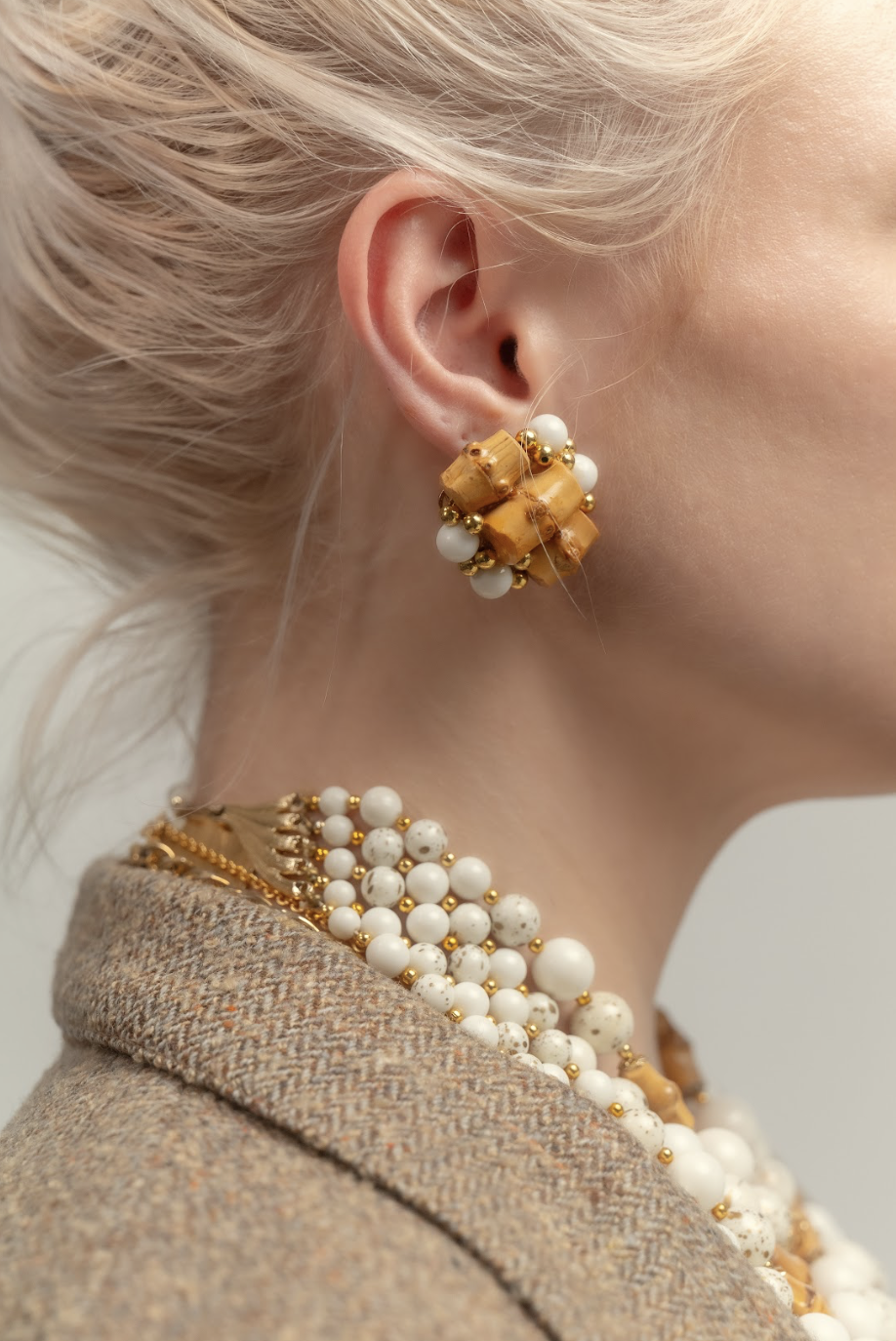 Mid-Century bamboo + white sparkle necklace + earring set from Talking Fashion on Ela é.