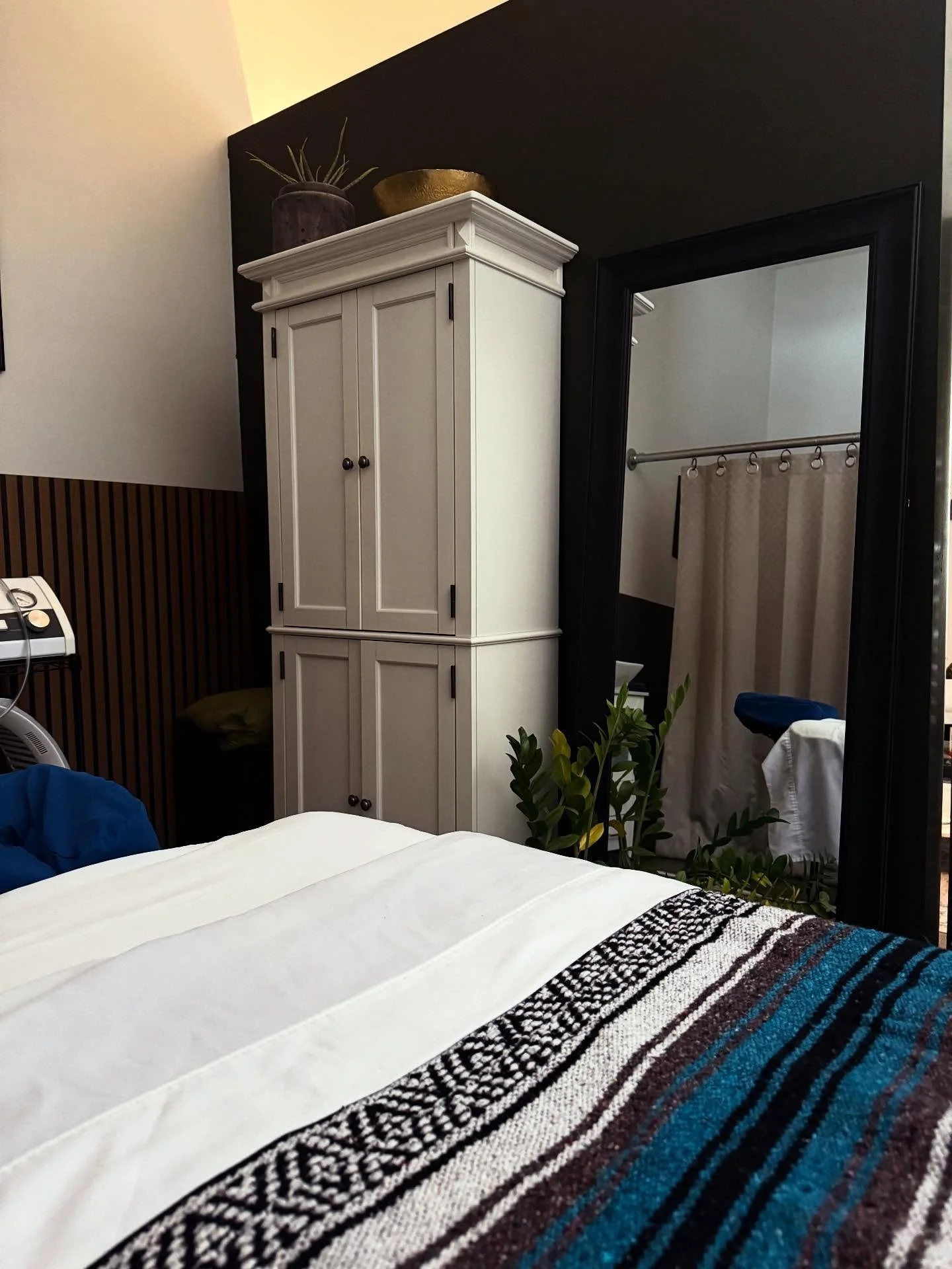 Thank you for all the love and support you&rsquo;ve given me this first month back at massaging! It has been wonderful catching up and seeing clients again. 💚

🌞Hard to believe this is year 19 being a Licensed Massage Therapist!

🫶🏼 ℳ𝒾𝓃𝒹𝓎 

#