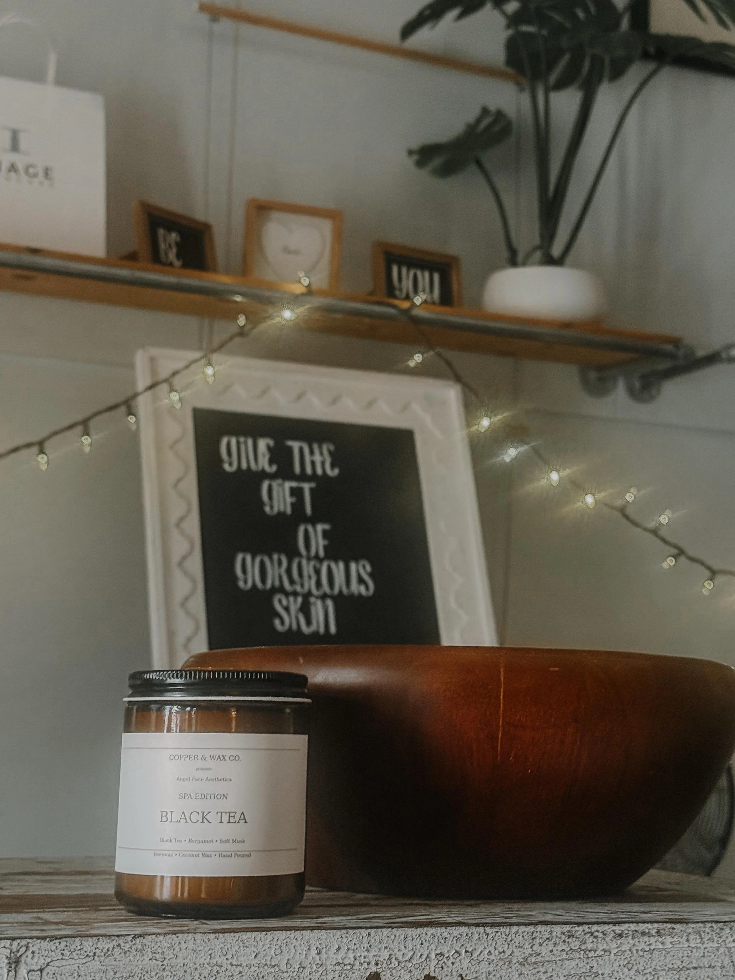 A few openings next week! 💫⬇️

Monday 6/8
10:30a or 12pm 

Tuesday 6/9
10am 

Wednesday 6/10
11am 

DM to claim or book online solamassage.com ⬅️

🧡Also available Monday a new collaboration candle with @angelfacelincoln + @copperwaxco 🕯️🫖✨ 

This