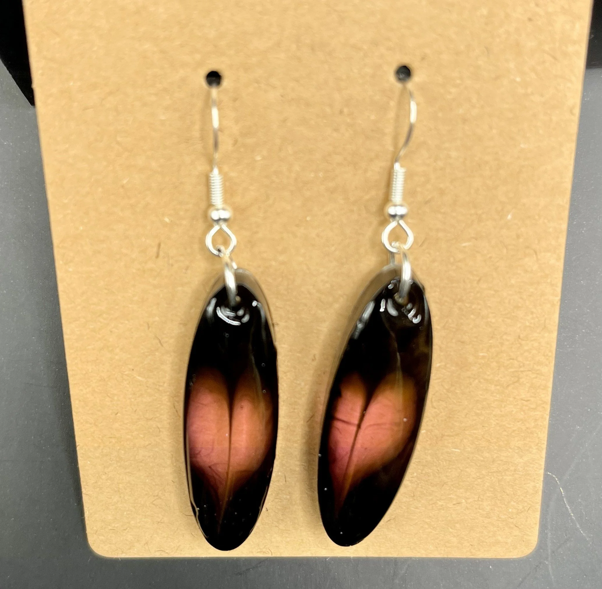 Oval resin earrings with heart center