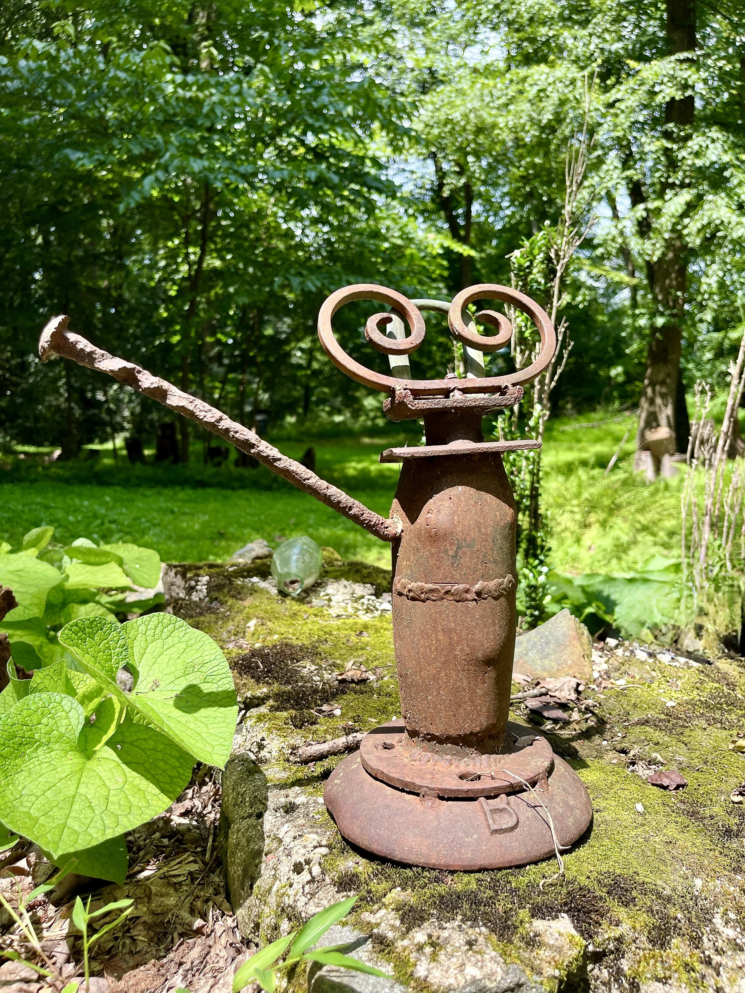 one arm, 2020, steel, 13.5" x 12.5" (Private collection)